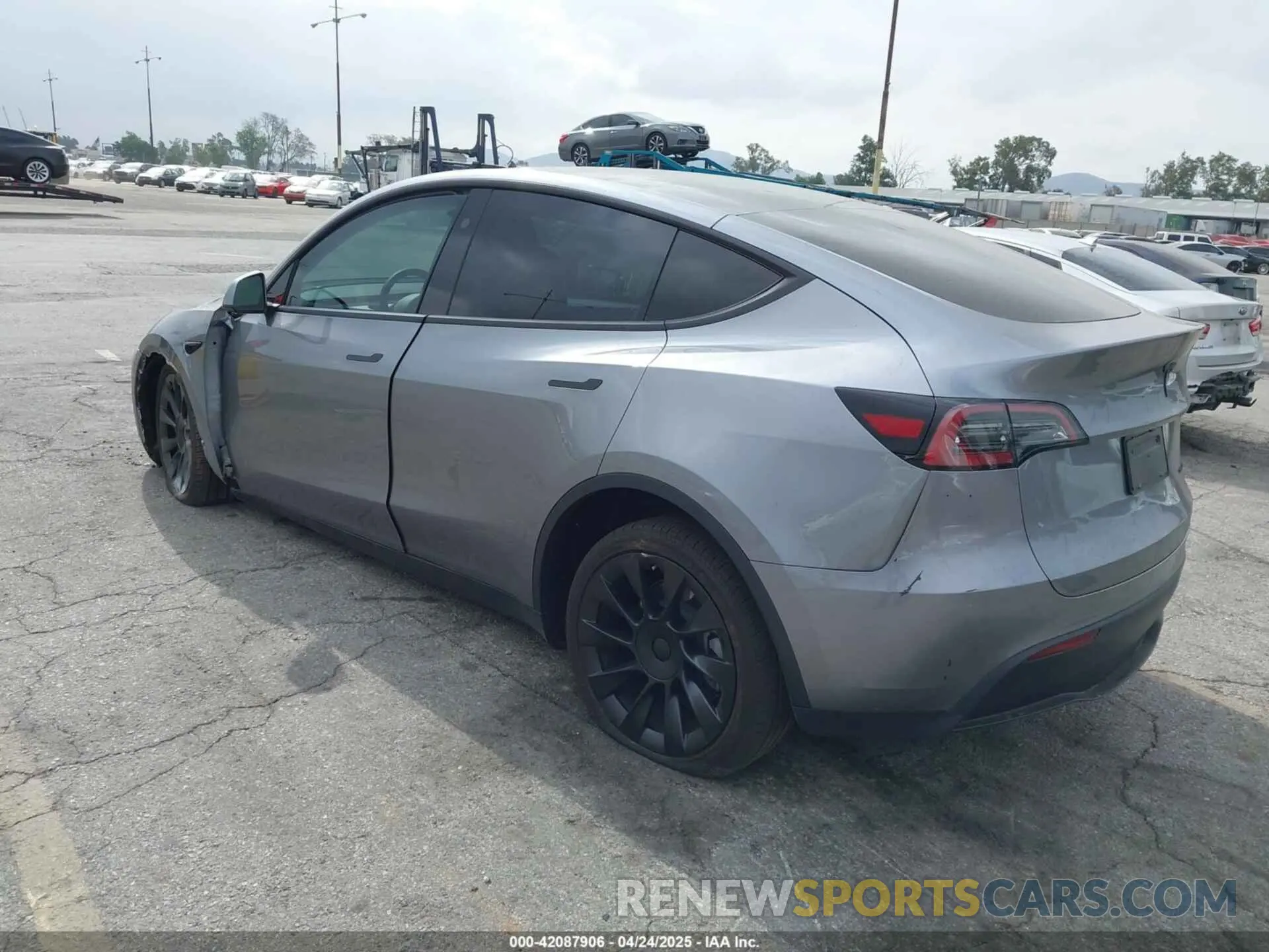 3 Photograph of a damaged car 7SAYGDEE7SF247212 TESLA MODEL Y 2025