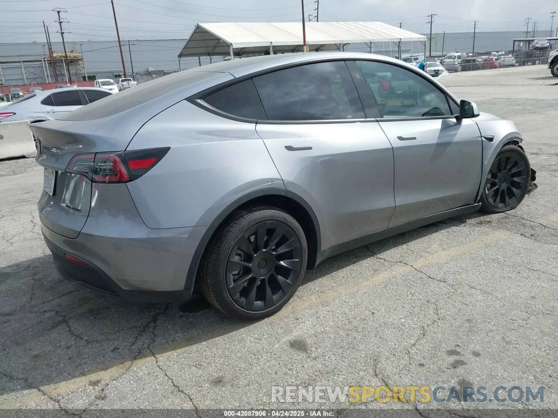 4 Photograph of a damaged car 7SAYGDEE7SF247212 TESLA MODEL Y 2025