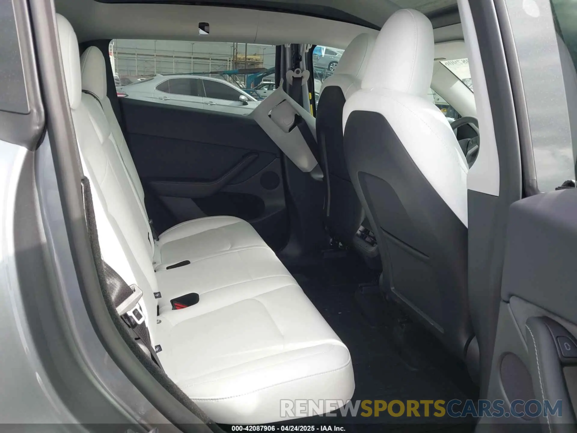 8 Photograph of a damaged car 7SAYGDEE7SF247212 TESLA MODEL Y 2025