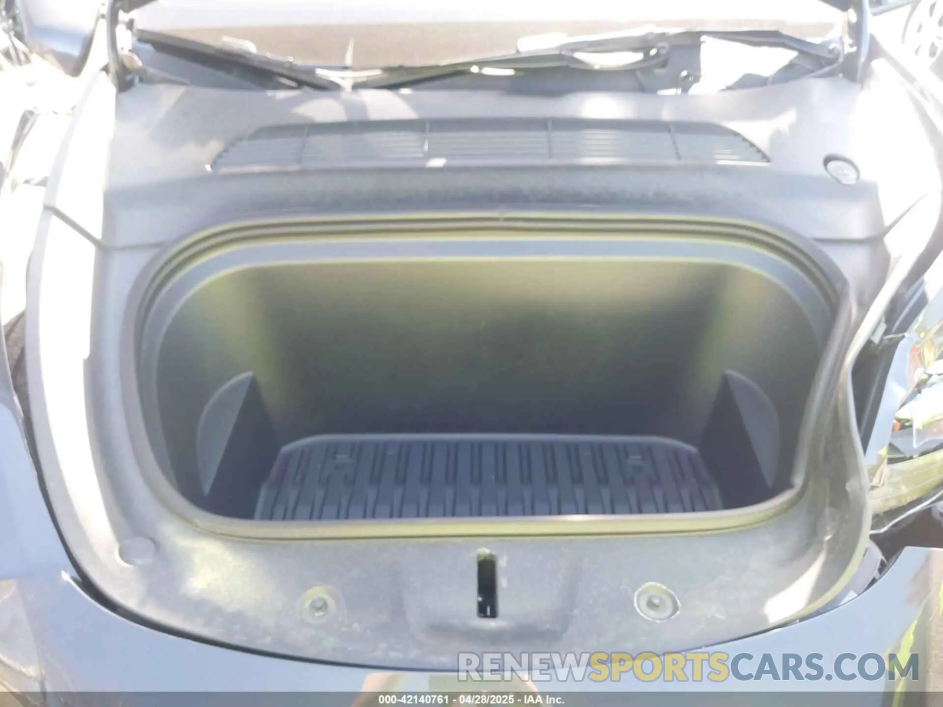 10 Photograph of a damaged car 7SAYGDEE8SF244254 TESLA MODEL Y 2025