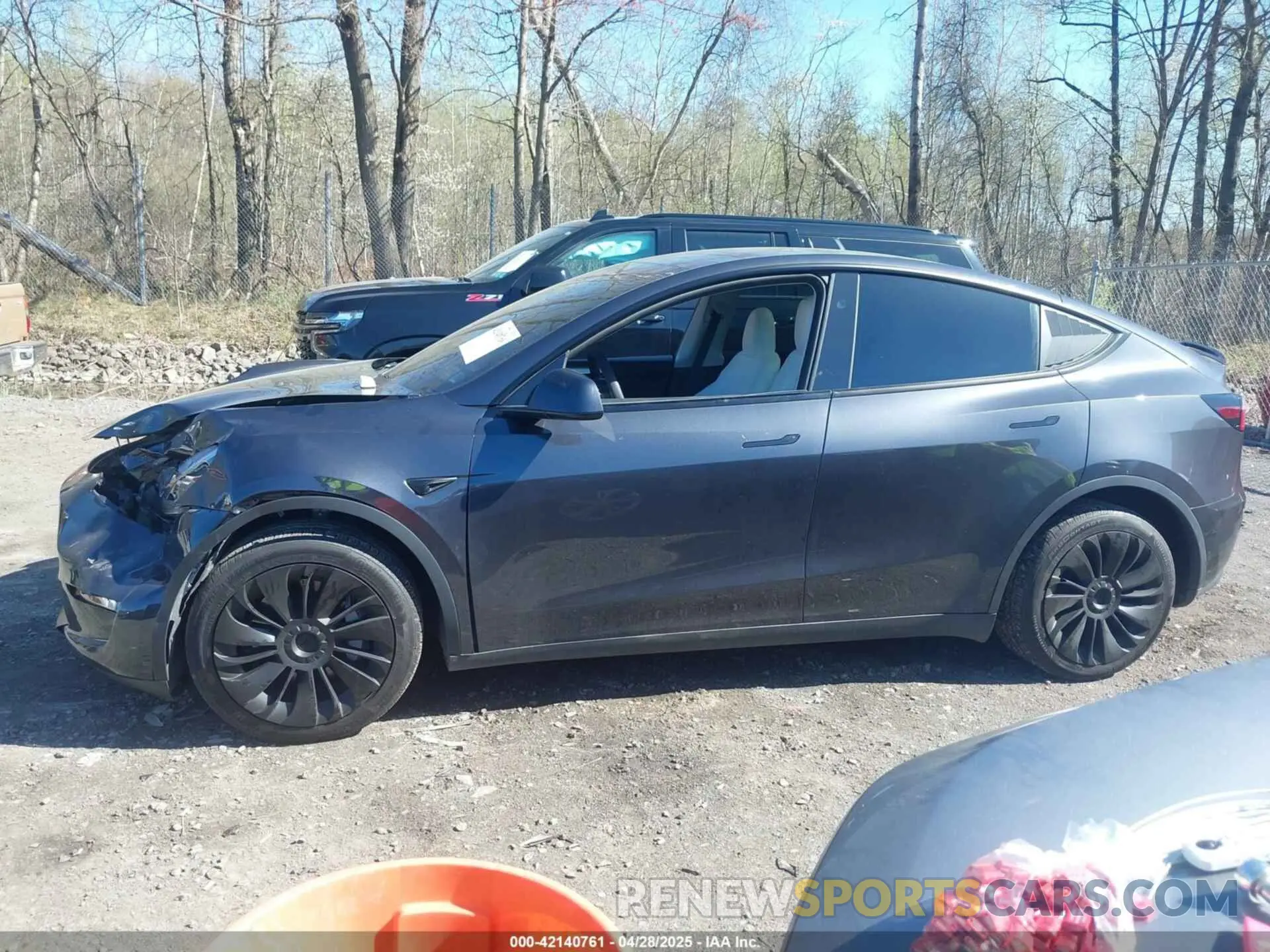 14 Photograph of a damaged car 7SAYGDEE8SF244254 TESLA MODEL Y 2025