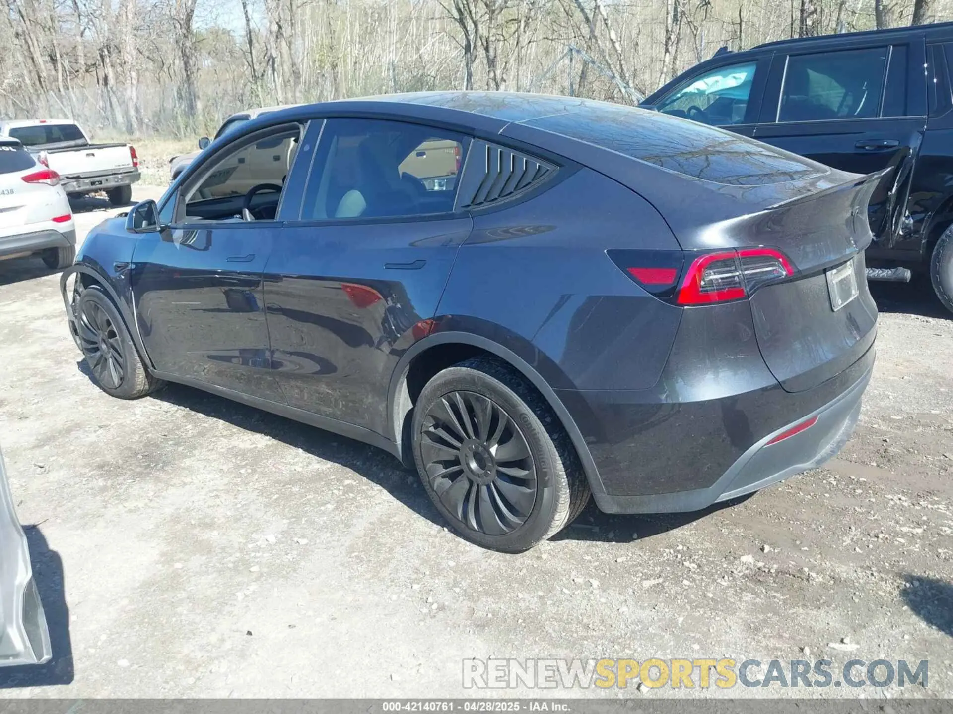3 Photograph of a damaged car 7SAYGDEE8SF244254 TESLA MODEL Y 2025