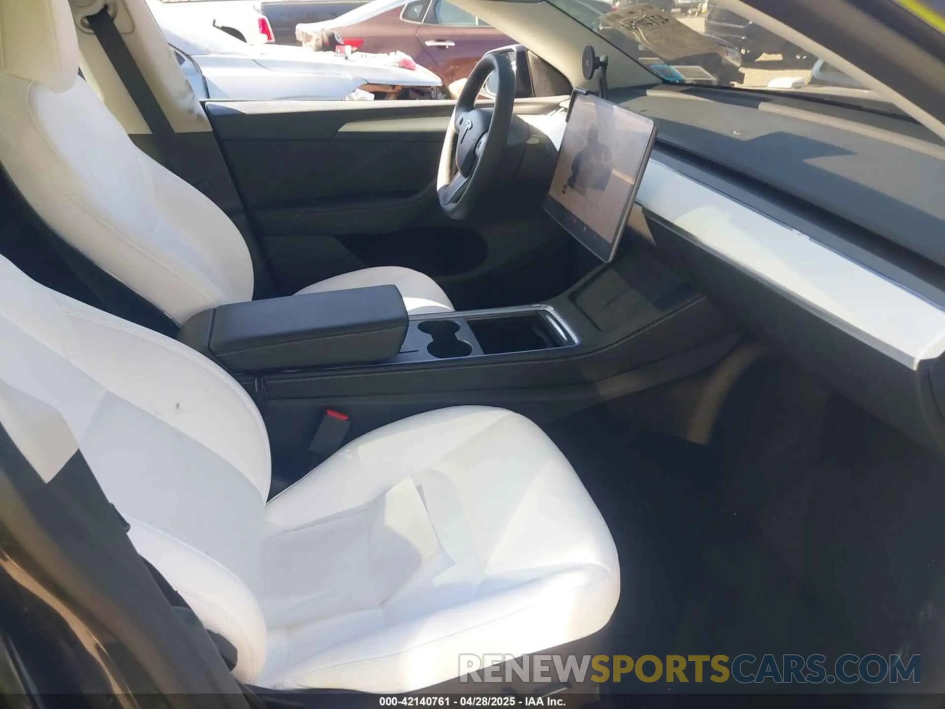 5 Photograph of a damaged car 7SAYGDEE8SF244254 TESLA MODEL Y 2025