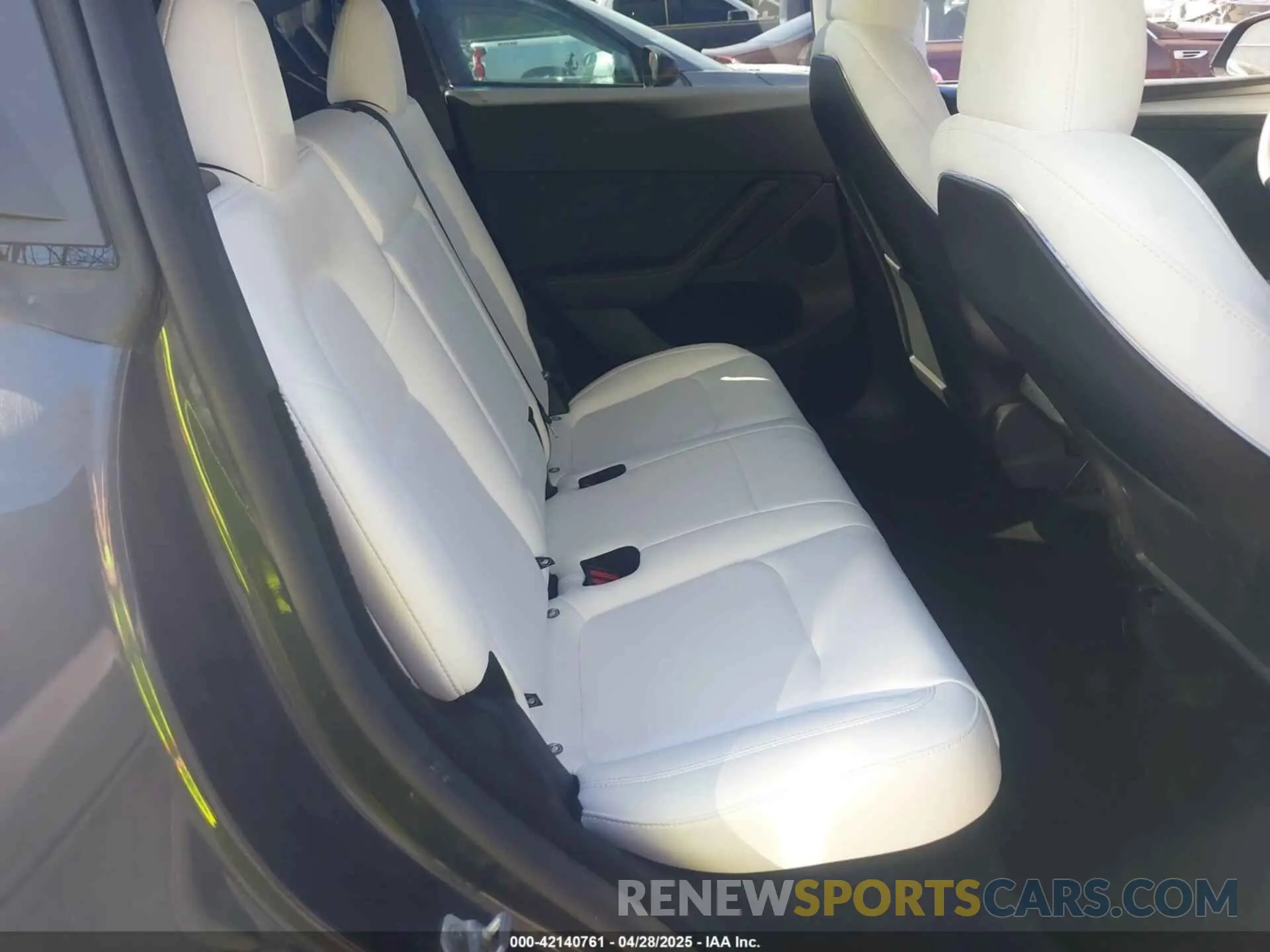 8 Photograph of a damaged car 7SAYGDEE8SF244254 TESLA MODEL Y 2025