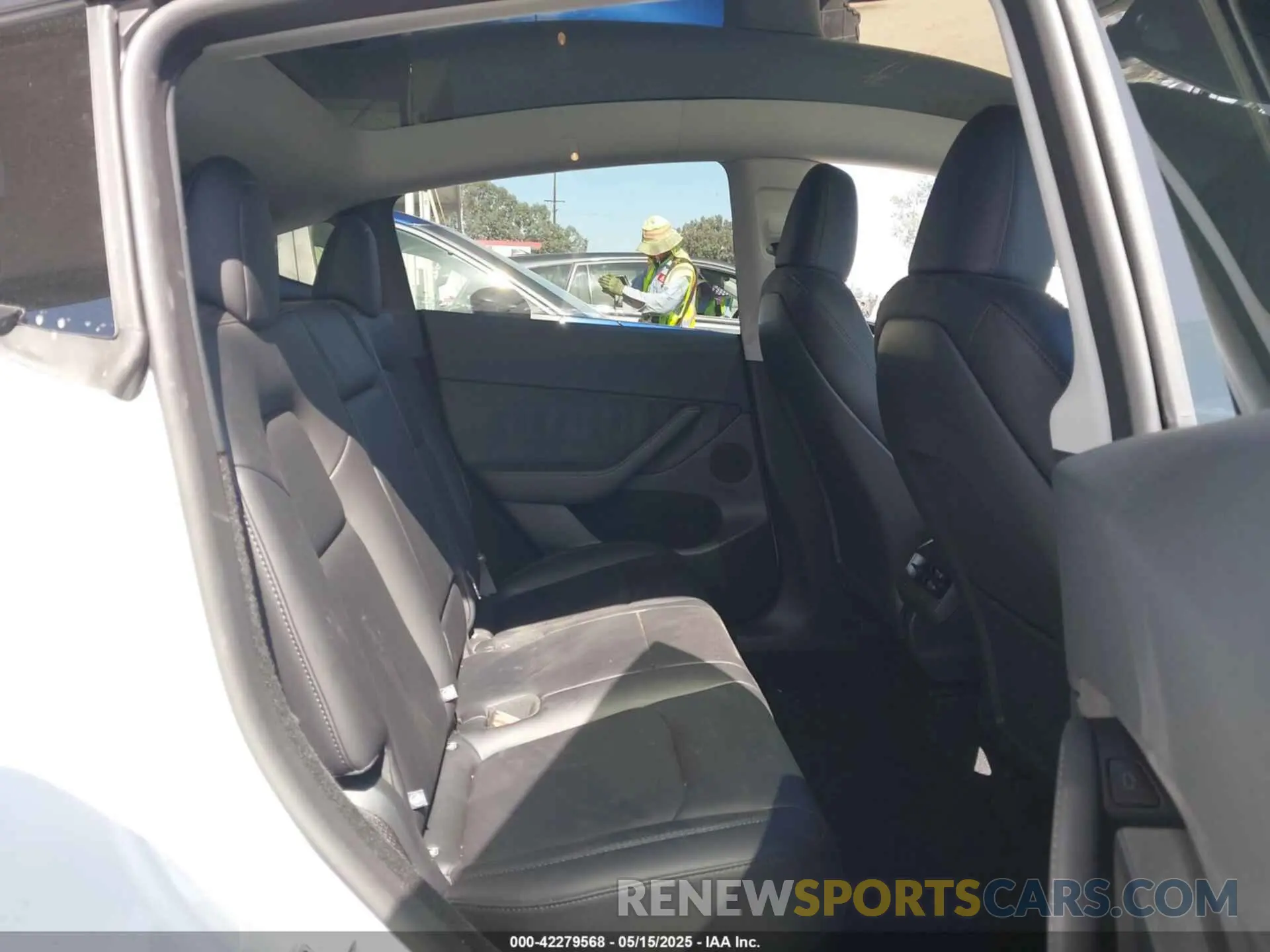 8 Photograph of a damaged car 7SAYGDEE8SF256856 TESLA MODEL Y 2025