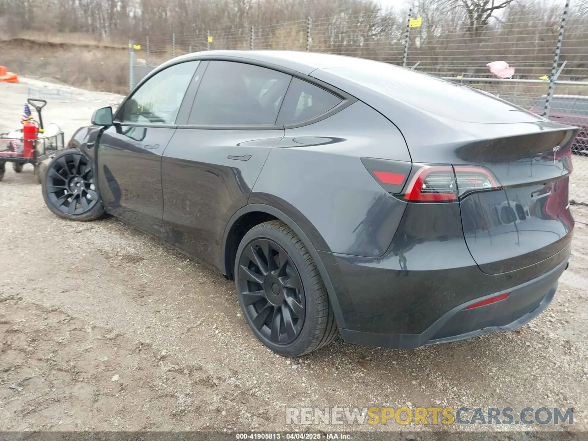 3 Photograph of a damaged car 7SAYGDEEXSF266143 TESLA MODEL Y 2025