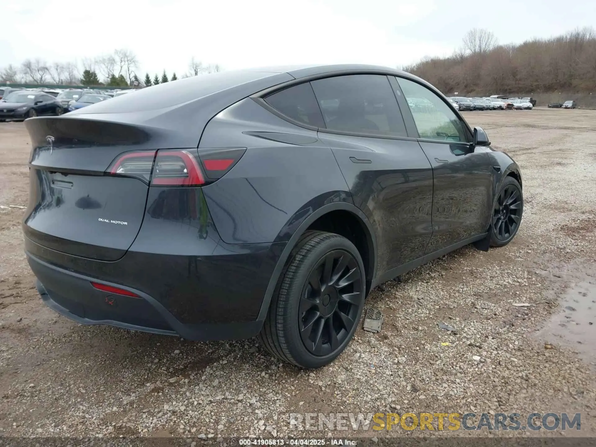 4 Photograph of a damaged car 7SAYGDEEXSF266143 TESLA MODEL Y 2025