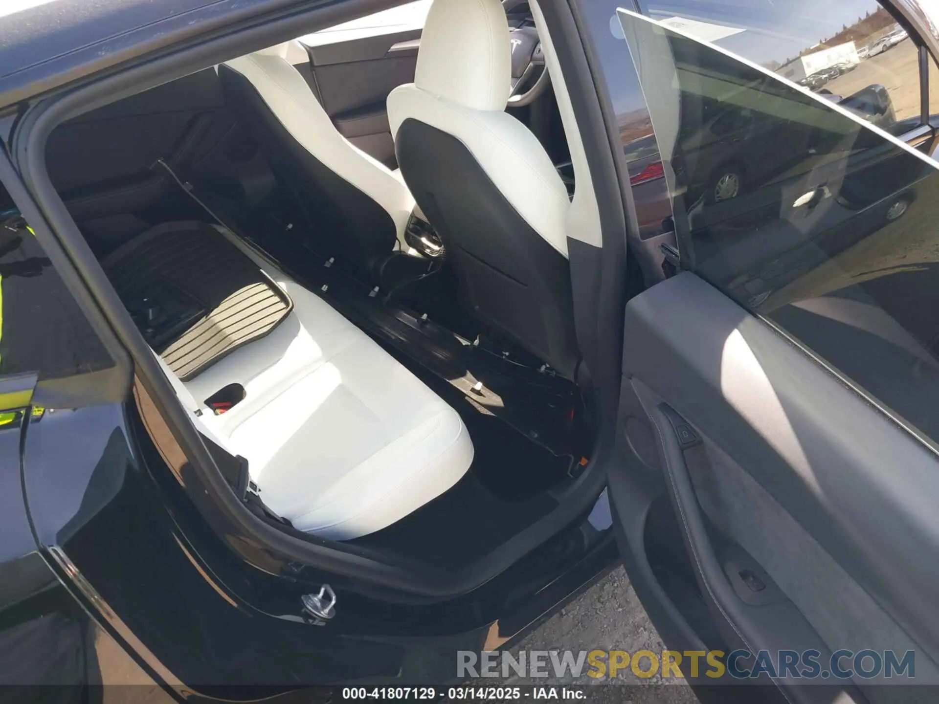 8 Photograph of a damaged car 7SAYGDEEXSF267888 TESLA MODEL Y 2025