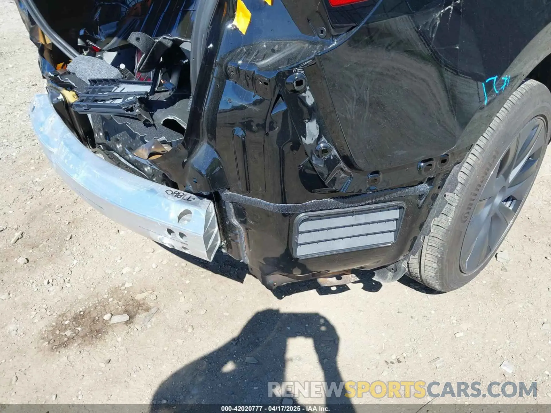 23 Photograph of a damaged car 7SAYGDEEXSF297876 TESLA MODEL Y 2025