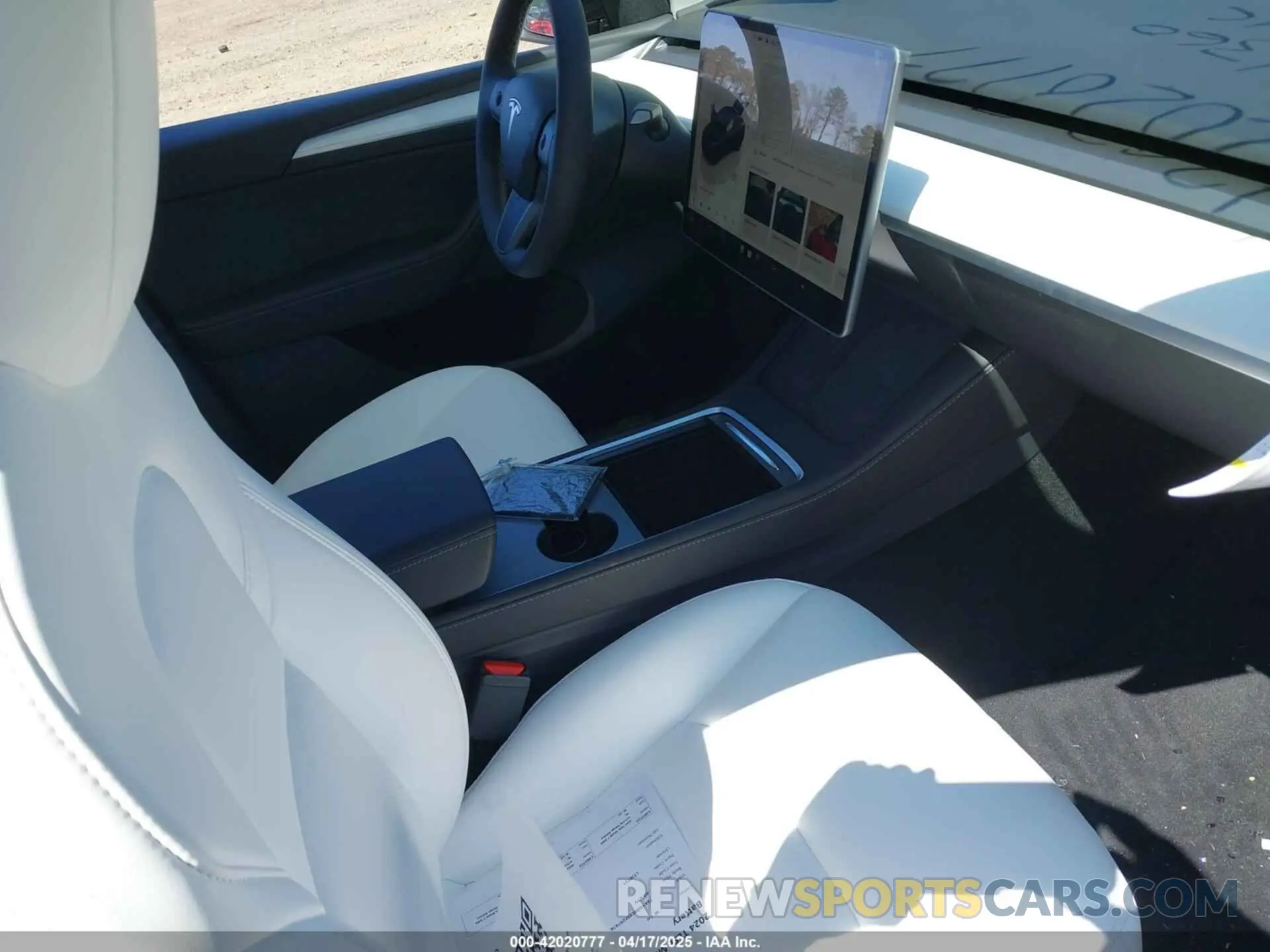 5 Photograph of a damaged car 7SAYGDEEXSF297876 TESLA MODEL Y 2025