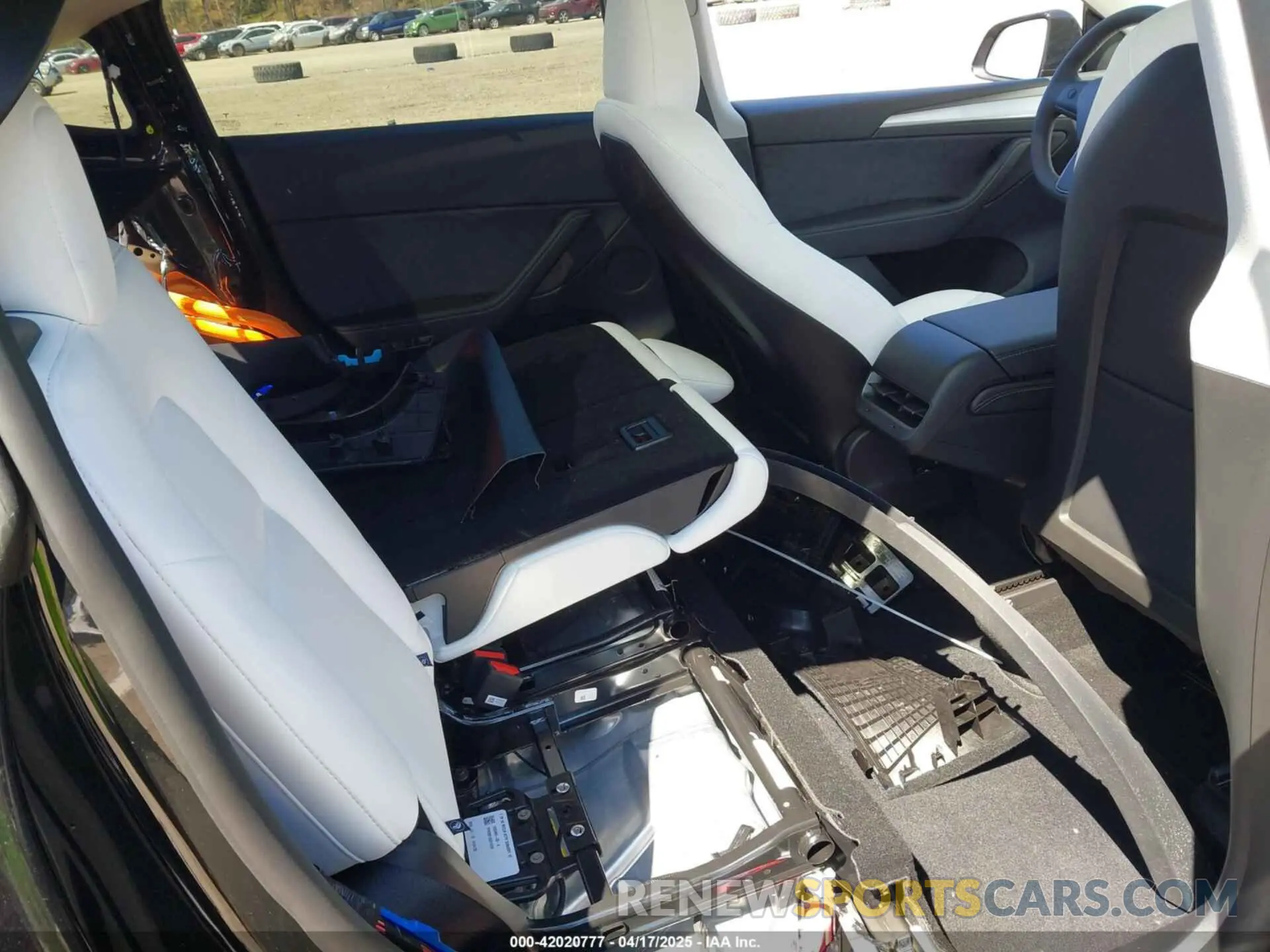 8 Photograph of a damaged car 7SAYGDEEXSF297876 TESLA MODEL Y 2025
