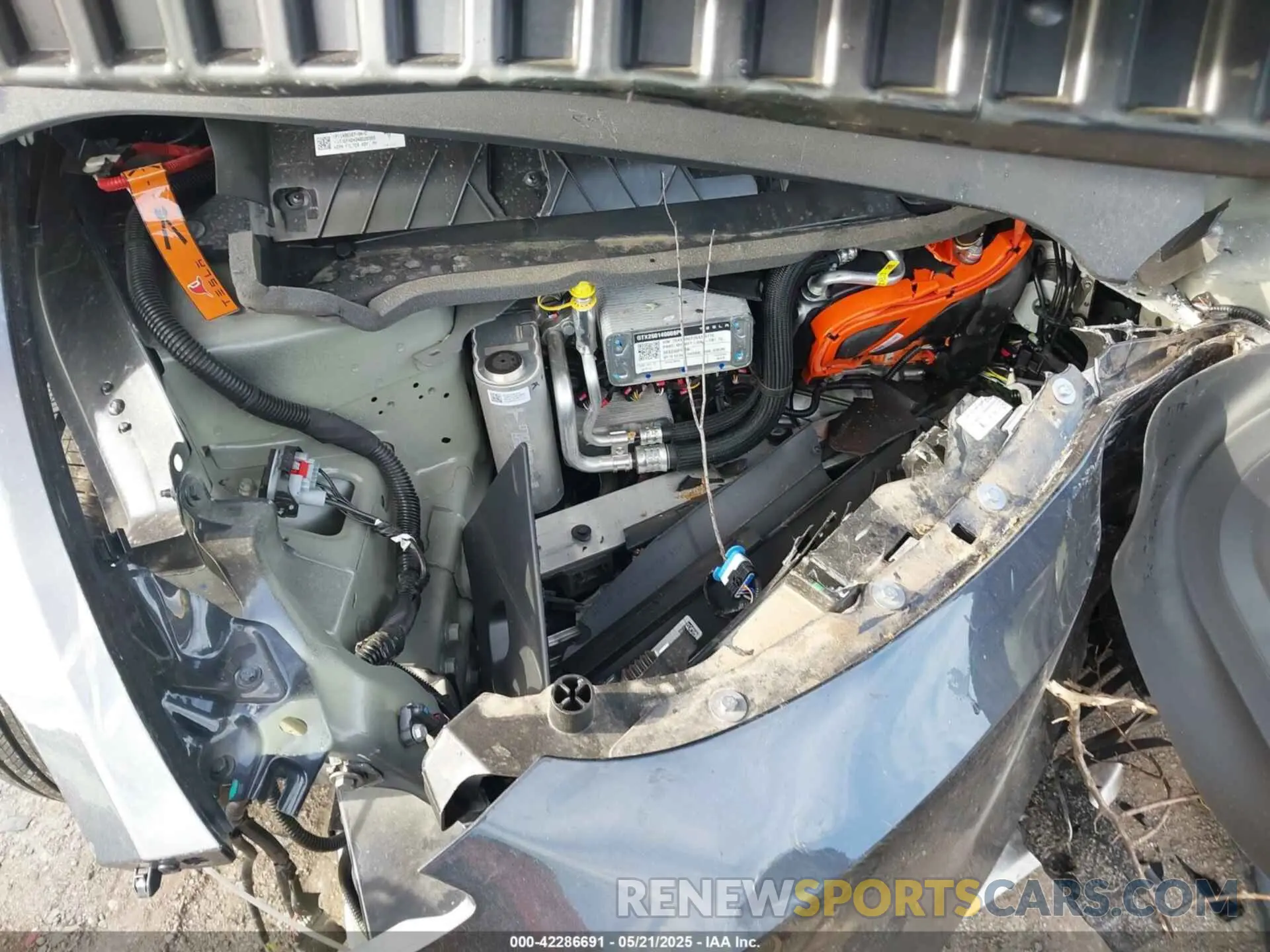 10 Photograph of a damaged car 7SAYGDEF2SA366176 TESLA MODEL Y 2025
