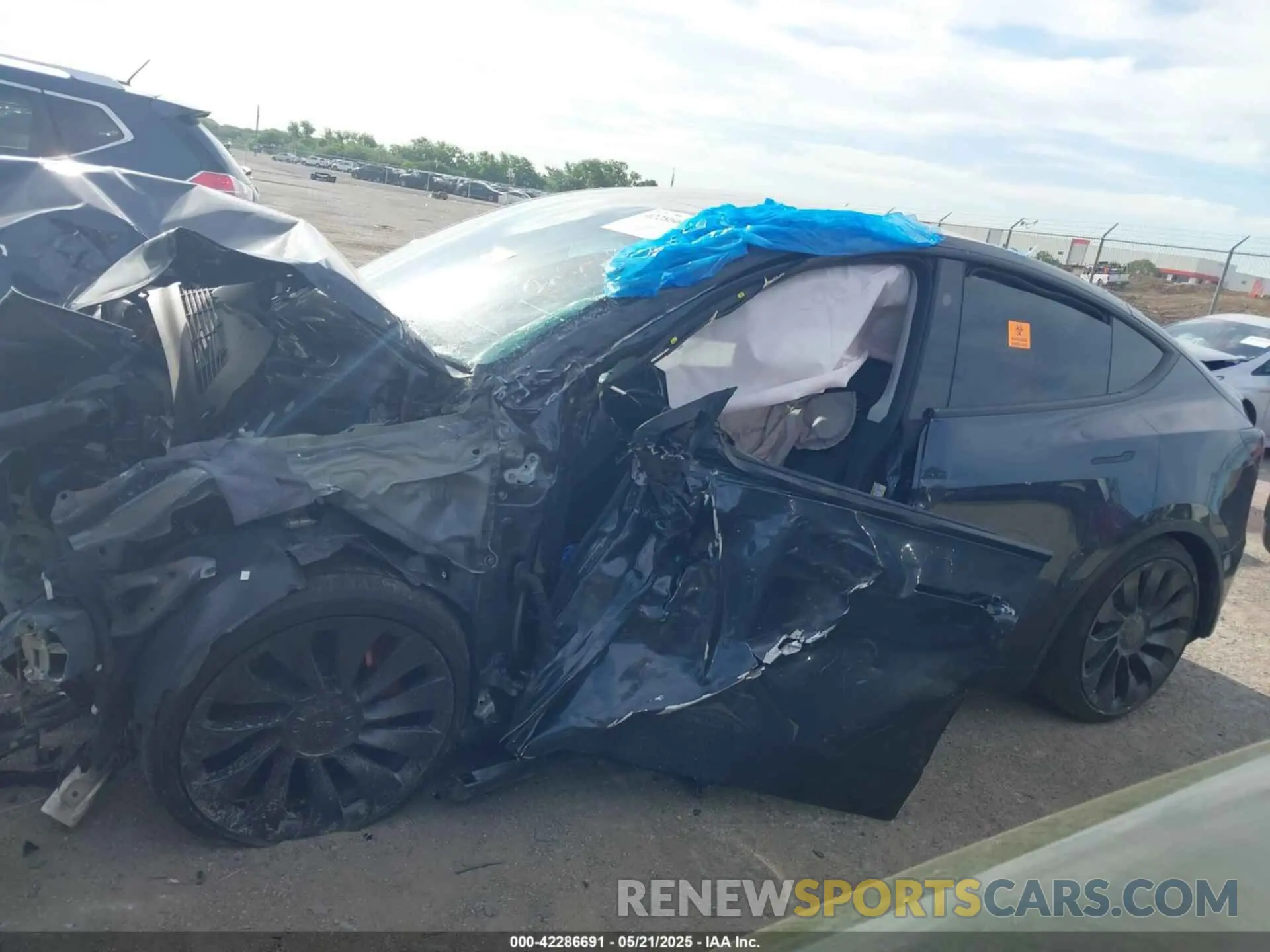 13 Photograph of a damaged car 7SAYGDEF2SA366176 TESLA MODEL Y 2025