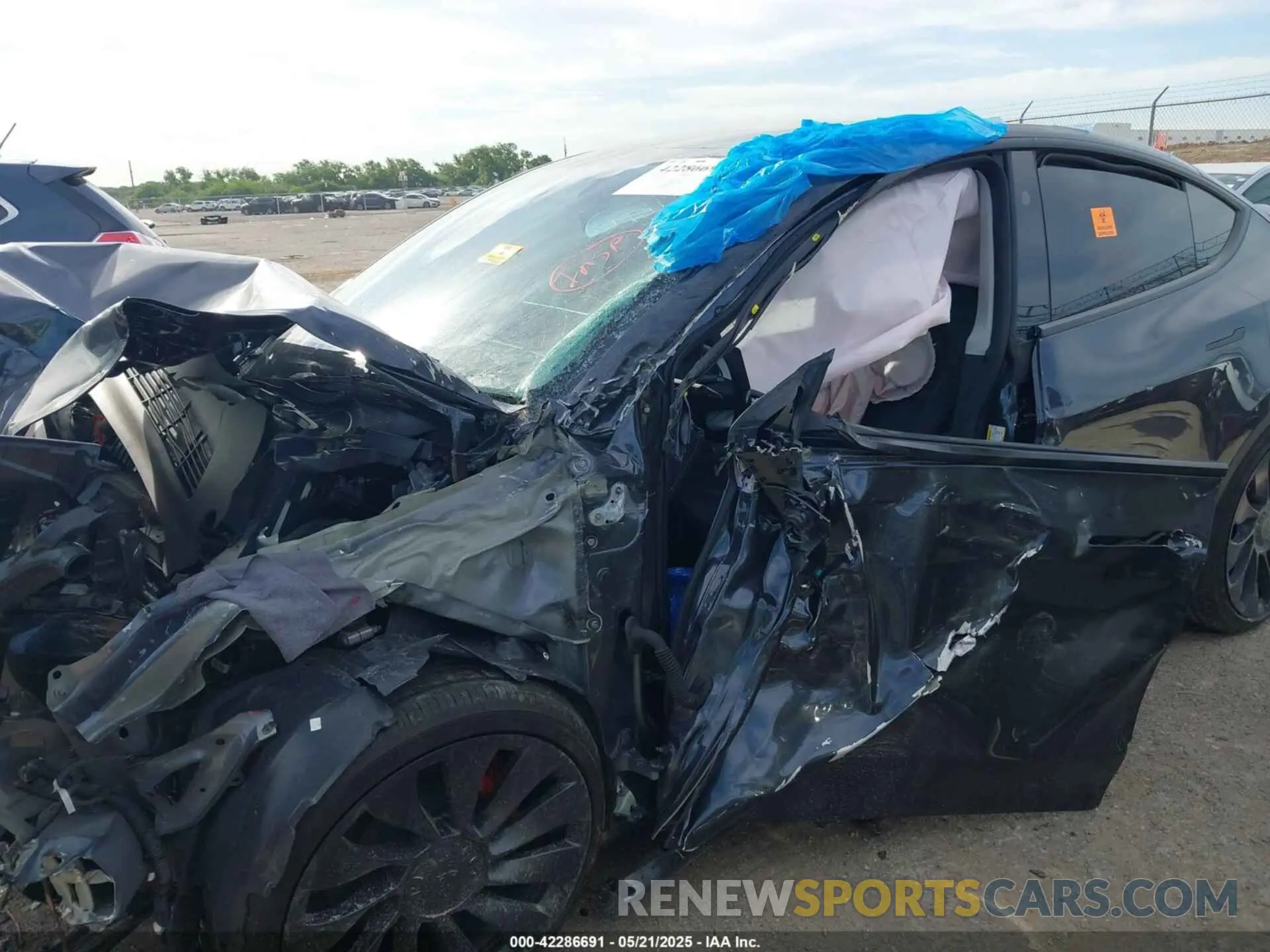 6 Photograph of a damaged car 7SAYGDEF2SA366176 TESLA MODEL Y 2025