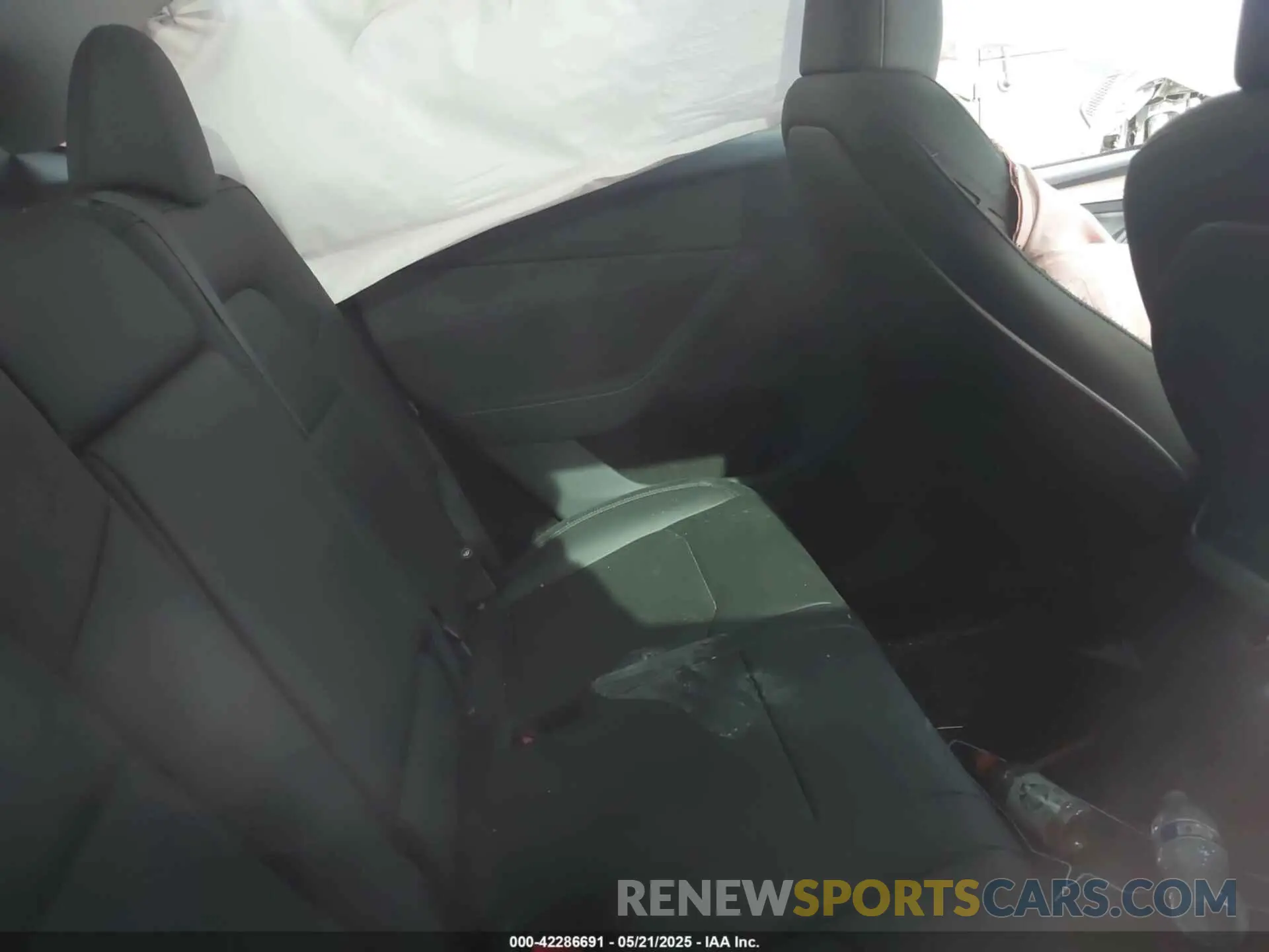 8 Photograph of a damaged car 7SAYGDEF2SA366176 TESLA MODEL Y 2025