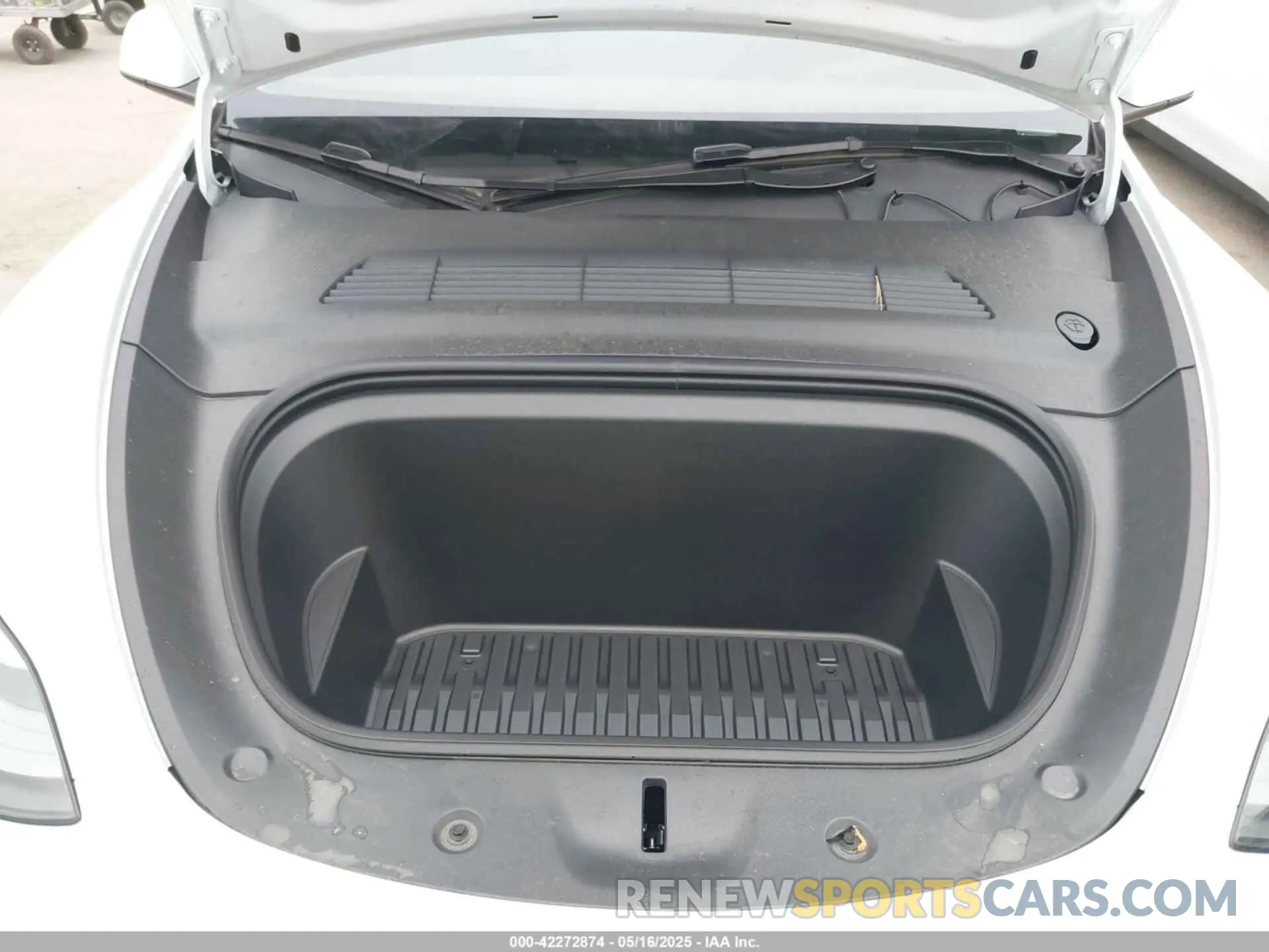 10 Photograph of a damaged car 7SAYGDEF3SF245577 TESLA MODEL Y 2025