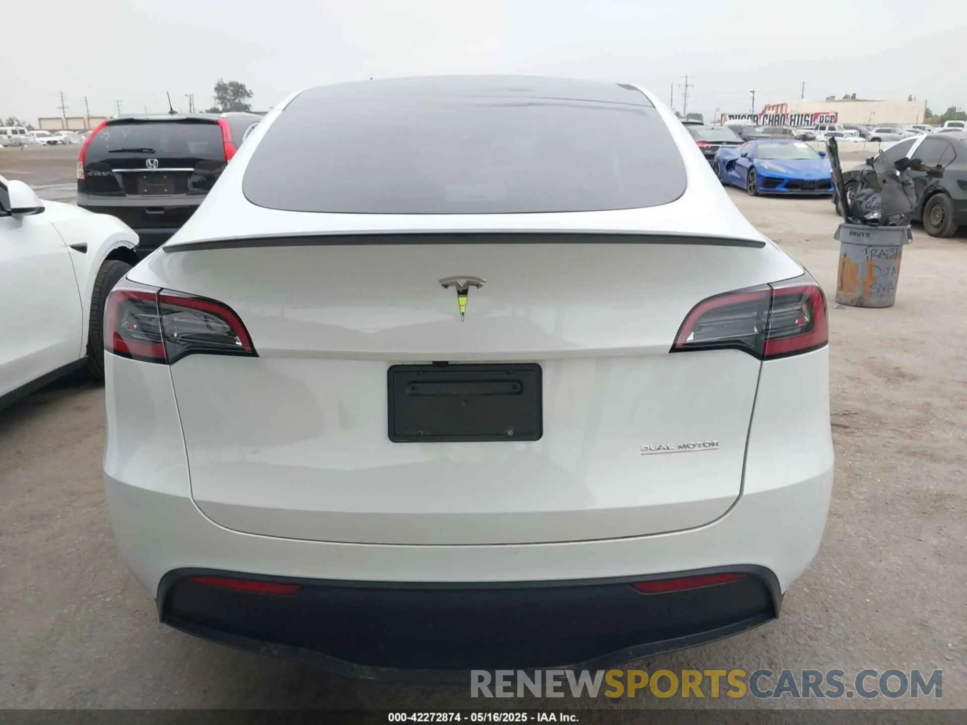16 Photograph of a damaged car 7SAYGDEF3SF245577 TESLA MODEL Y 2025