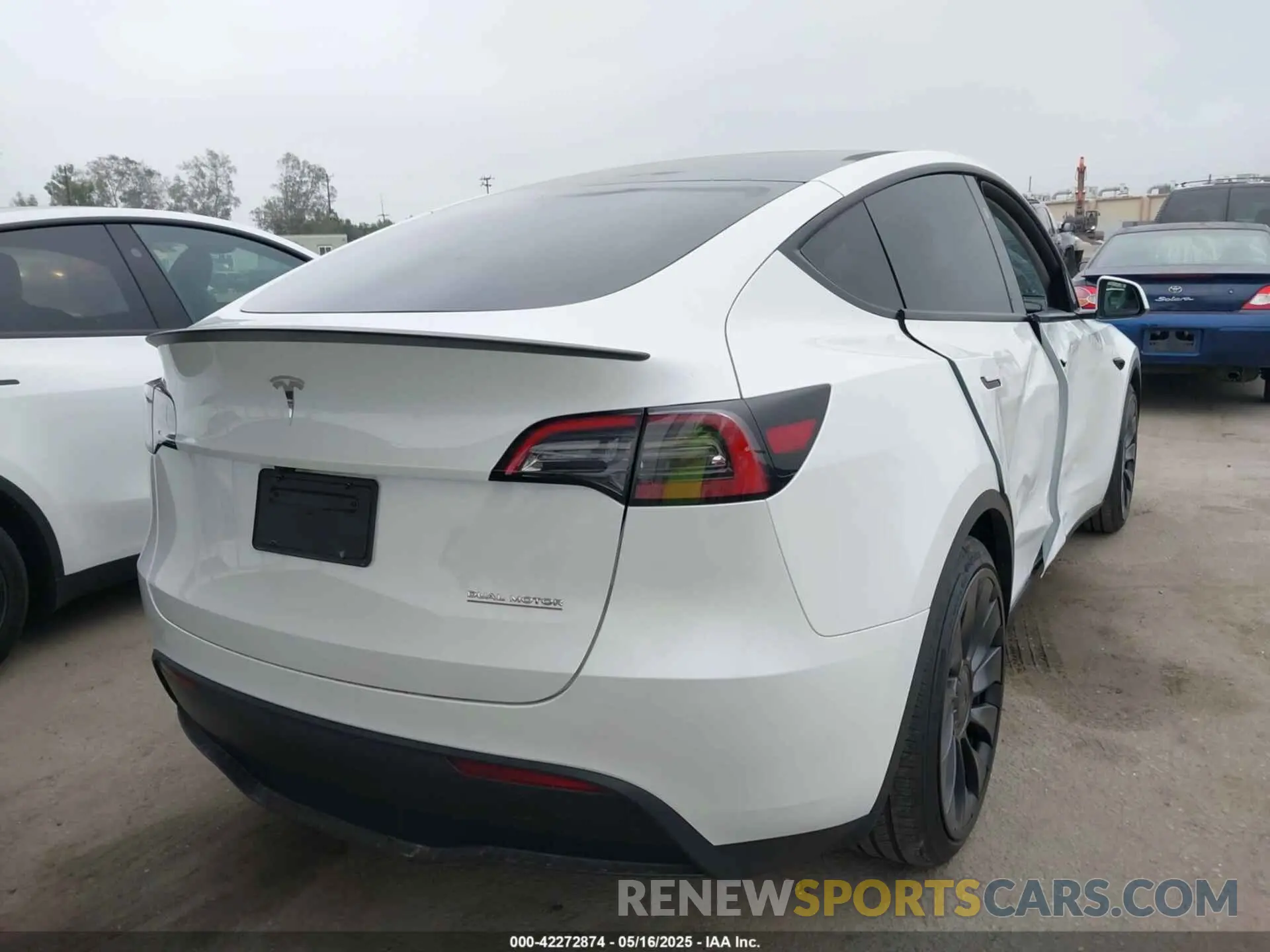4 Photograph of a damaged car 7SAYGDEF3SF245577 TESLA MODEL Y 2025