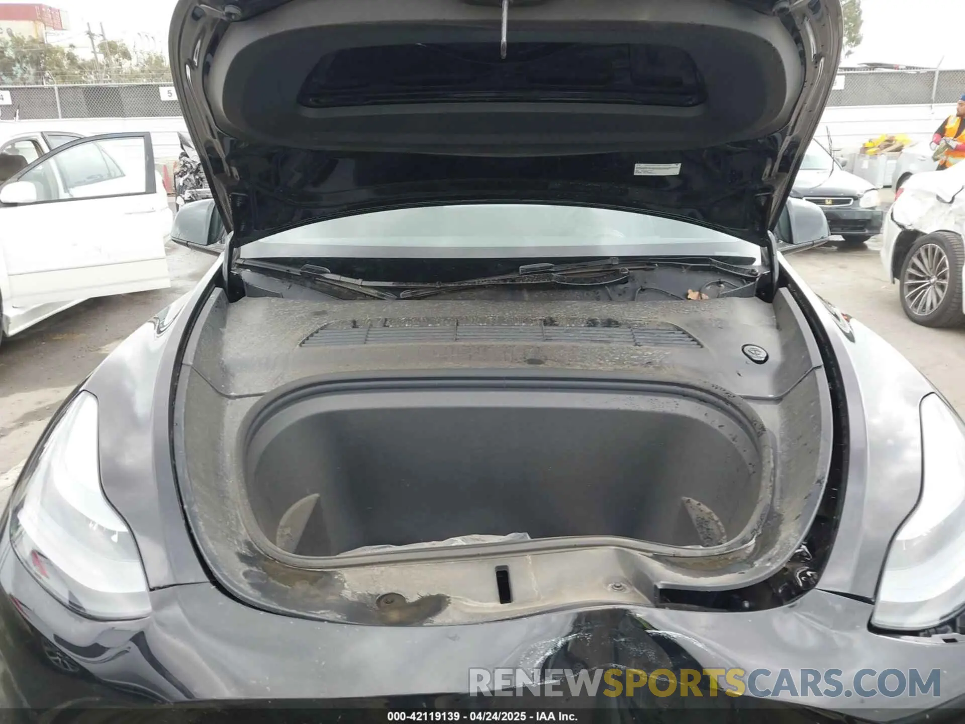 10 Photograph of a damaged car 7SAYGDEFXSF231966 TESLA MODEL Y 2025