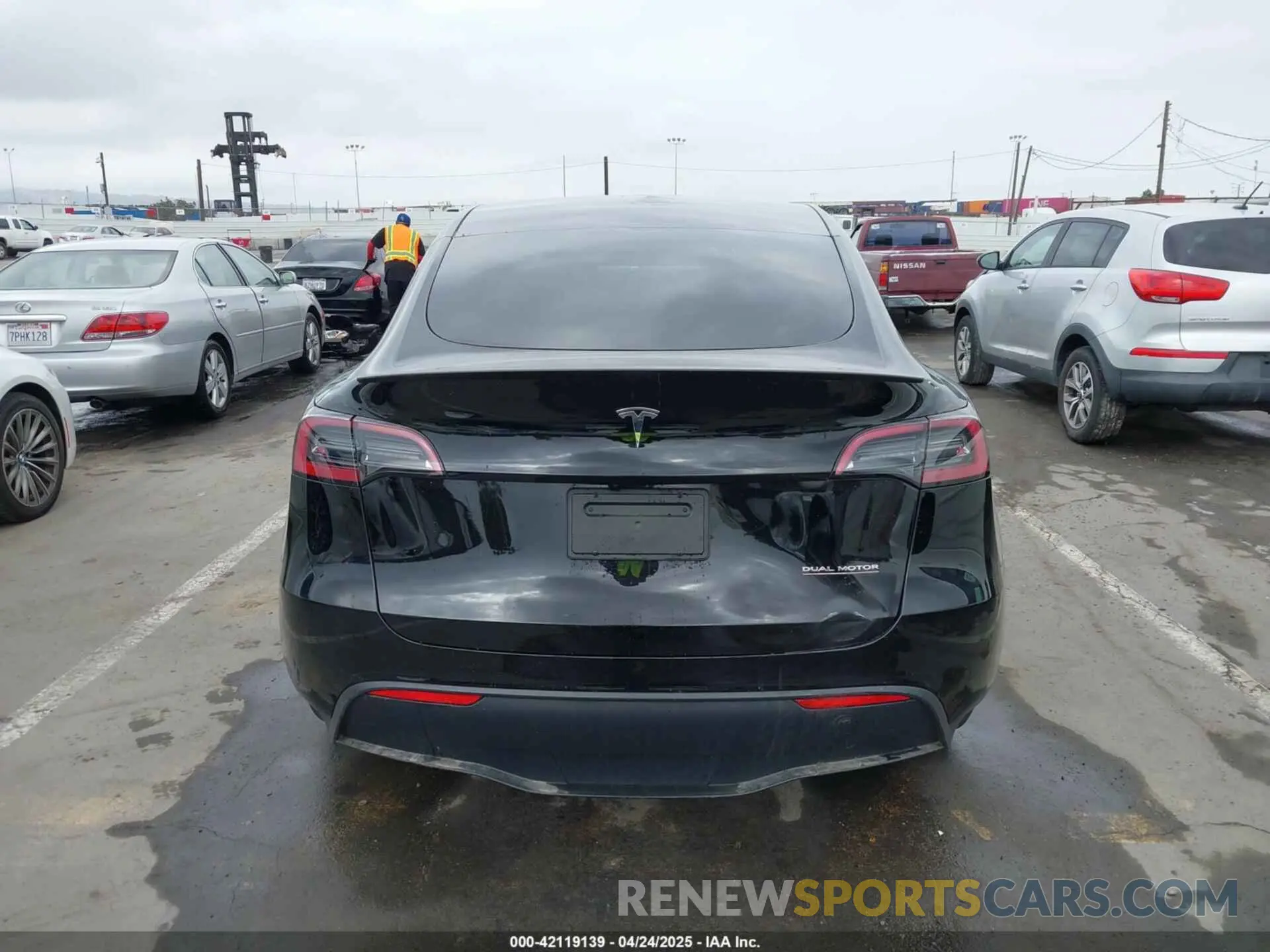 17 Photograph of a damaged car 7SAYGDEFXSF231966 TESLA MODEL Y 2025