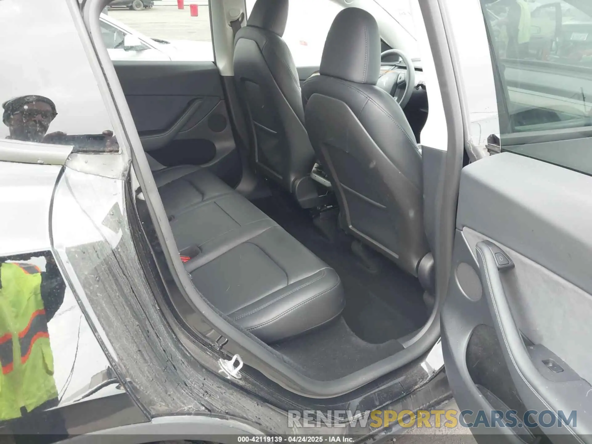 8 Photograph of a damaged car 7SAYGDEFXSF231966 TESLA MODEL Y 2025