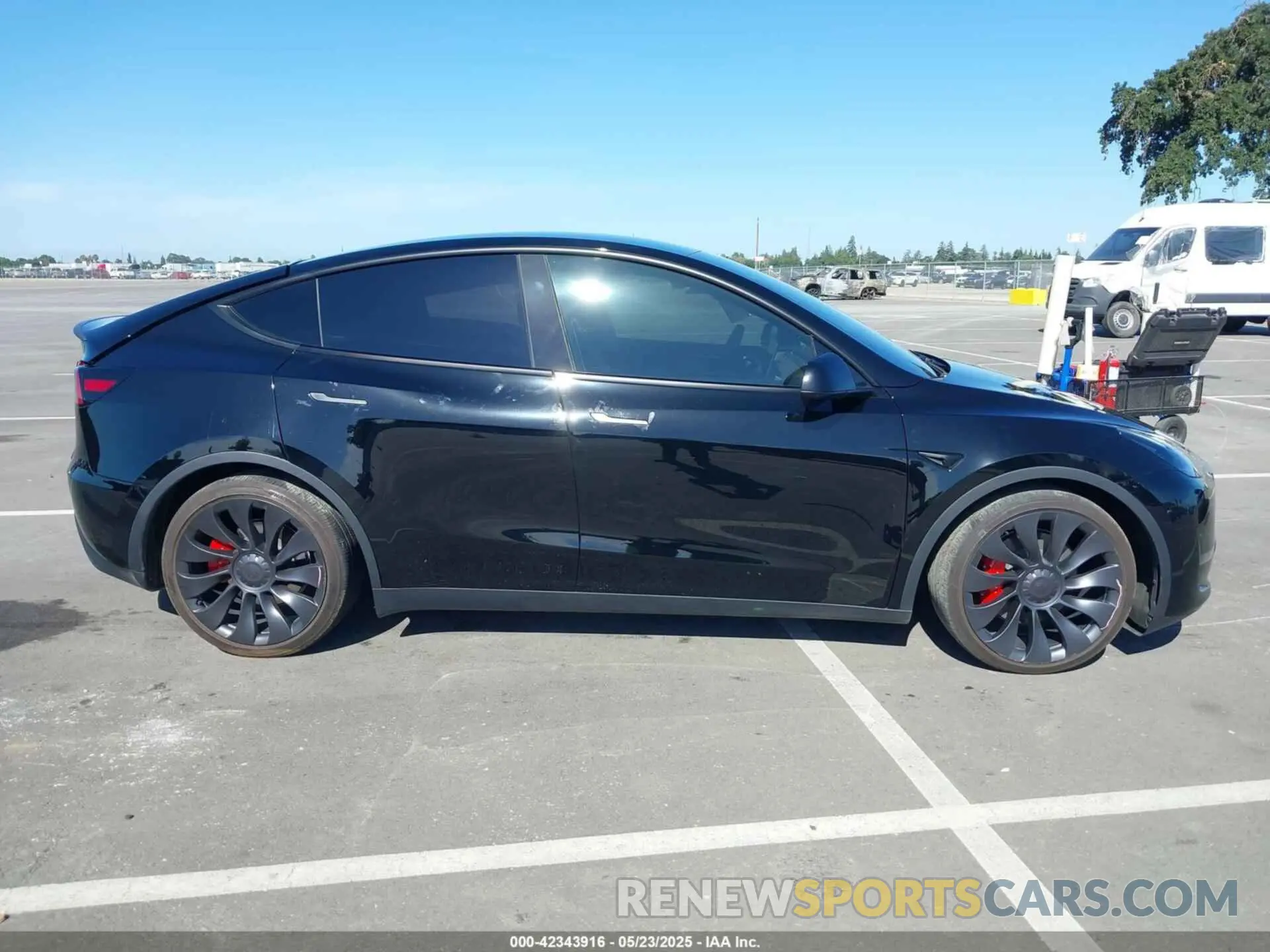 13 Фотография поврежденного автомобиля 7SAYGDEFXSF261145 TESLA MODEL Y 2025