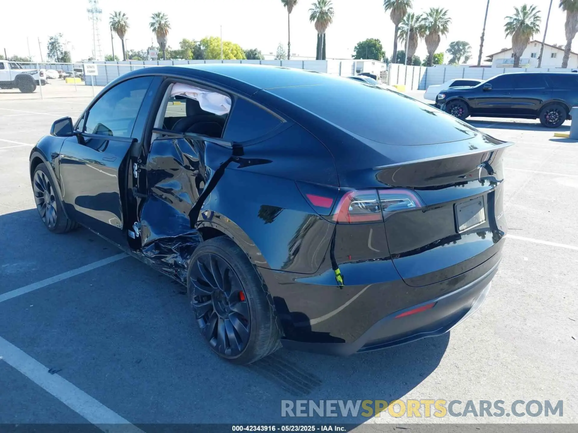3 Фотография поврежденного автомобиля 7SAYGDEFXSF261145 TESLA MODEL Y 2025