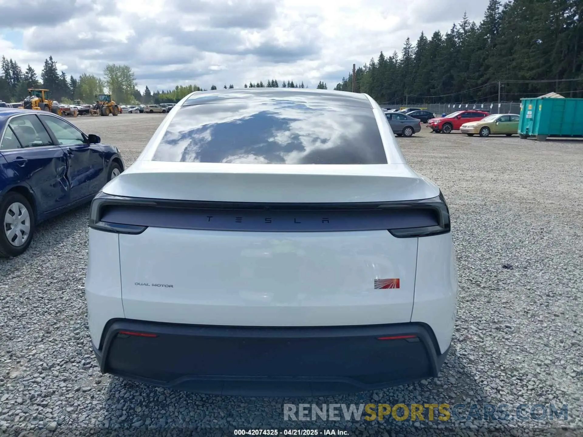 16 Photograph of a damaged car 7SAYGDEE7TF331404 TESLA MODEL Y 2026
