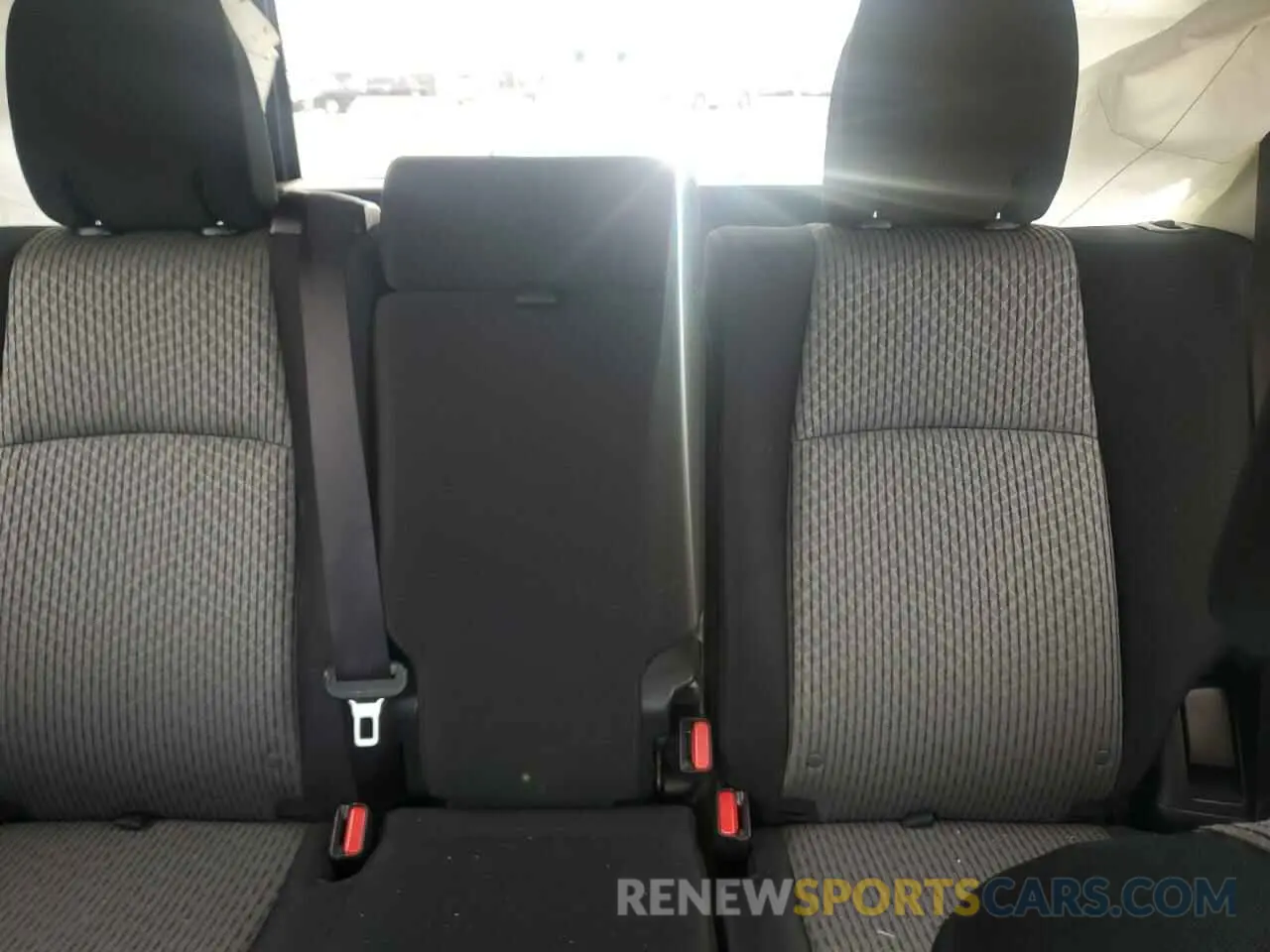 10 Photograph of a damaged car JTEBU5JR0K5628682 TOYOTA 4RUNNER 2019