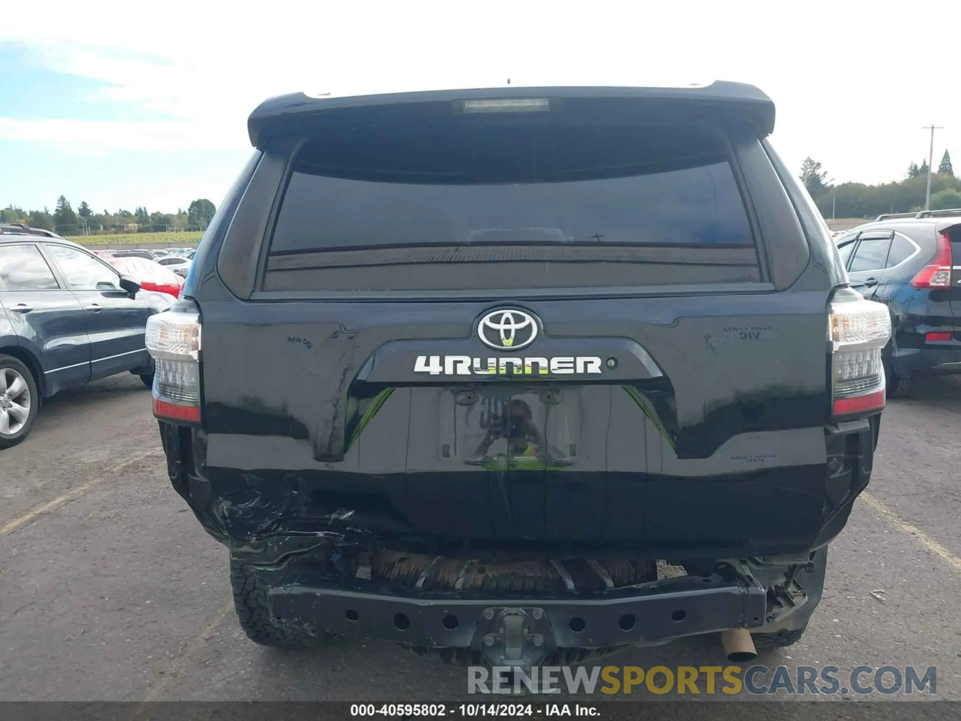 17 Photograph of a damaged car JTEBU5JR0K5647670 TOYOTA 4RUNNER 2019