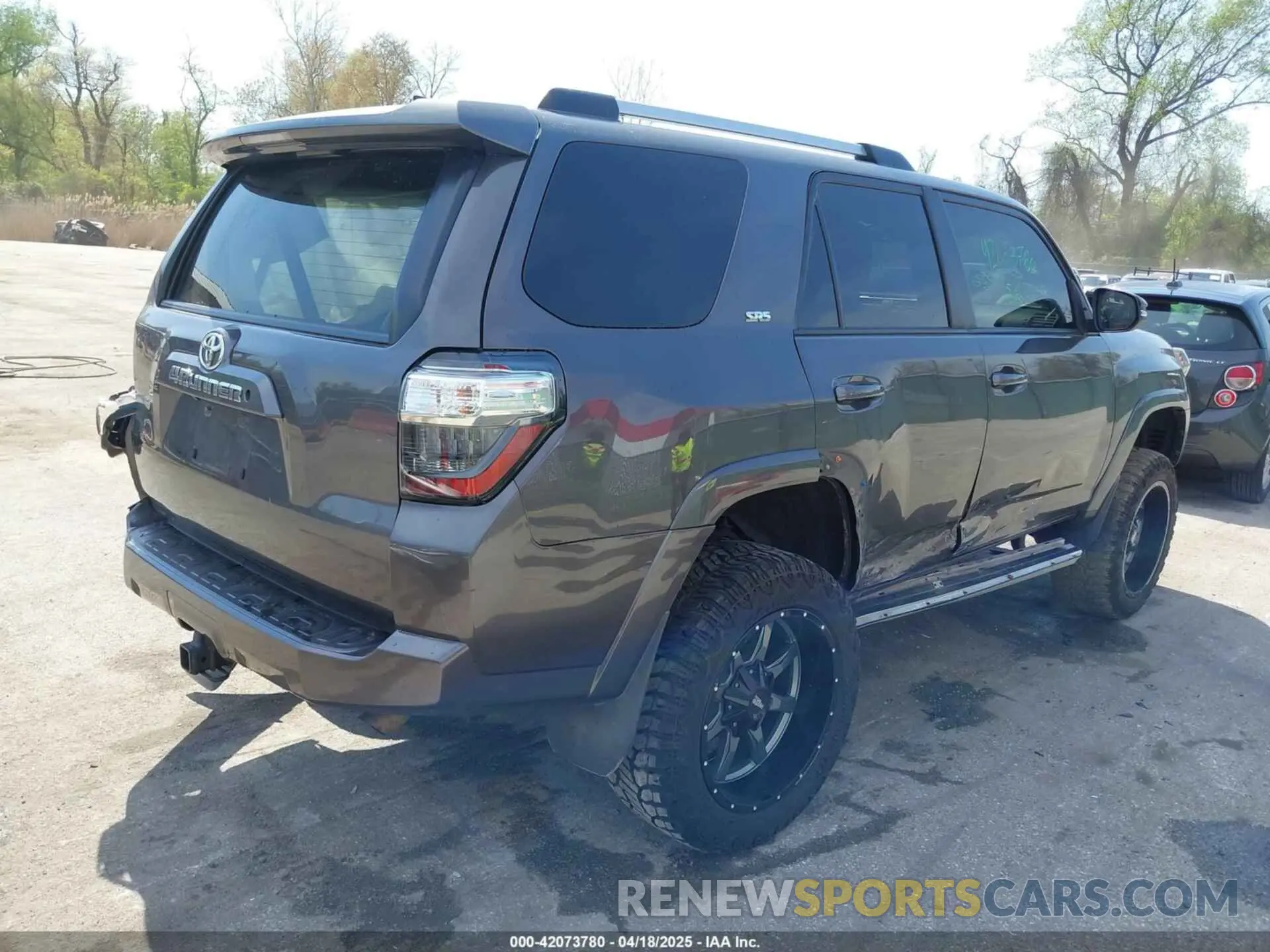 4 Фотография поврежденного автомобиля JTEBU5JR1K5676725 TOYOTA 4RUNNER 2019