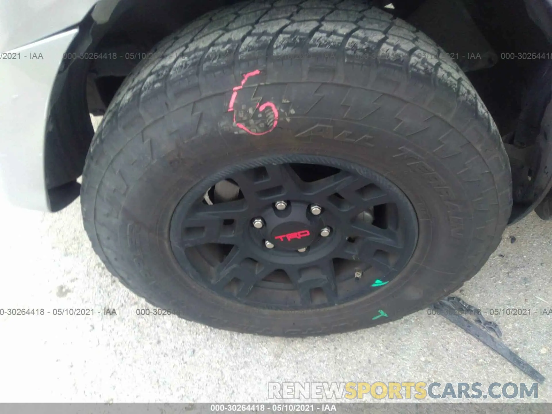 12 Photograph of a damaged car JTEBU5JR1K5730167 TOYOTA 4RUNNER 2019