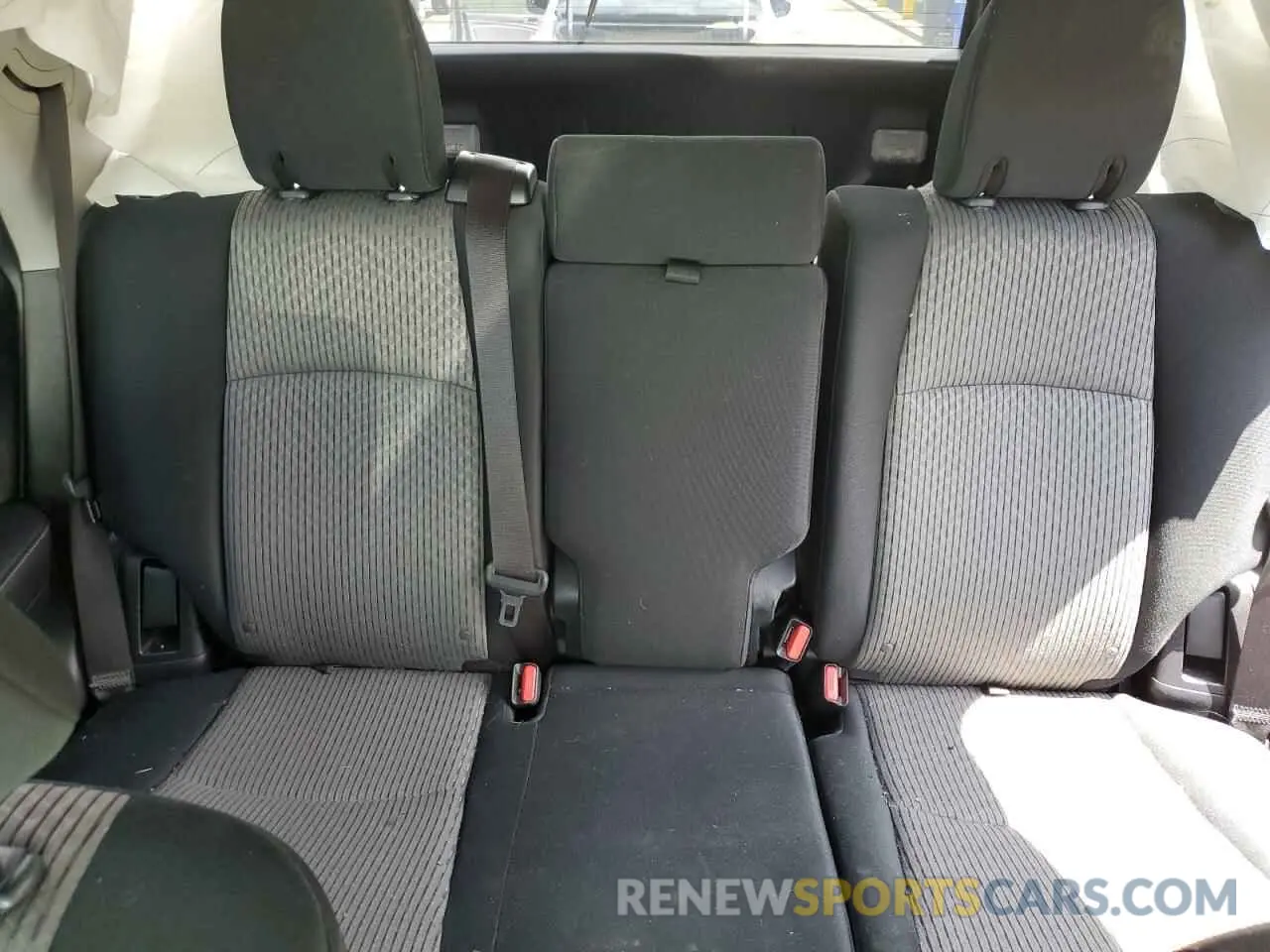 10 Photograph of a damaged car JTEBU5JR2K5644916 TOYOTA 4RUNNER 2019