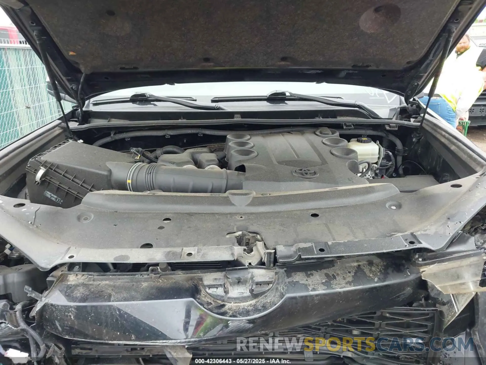10 Photograph of a damaged car JTEBU5JR2K5666902 TOYOTA 4RUNNER 2019
