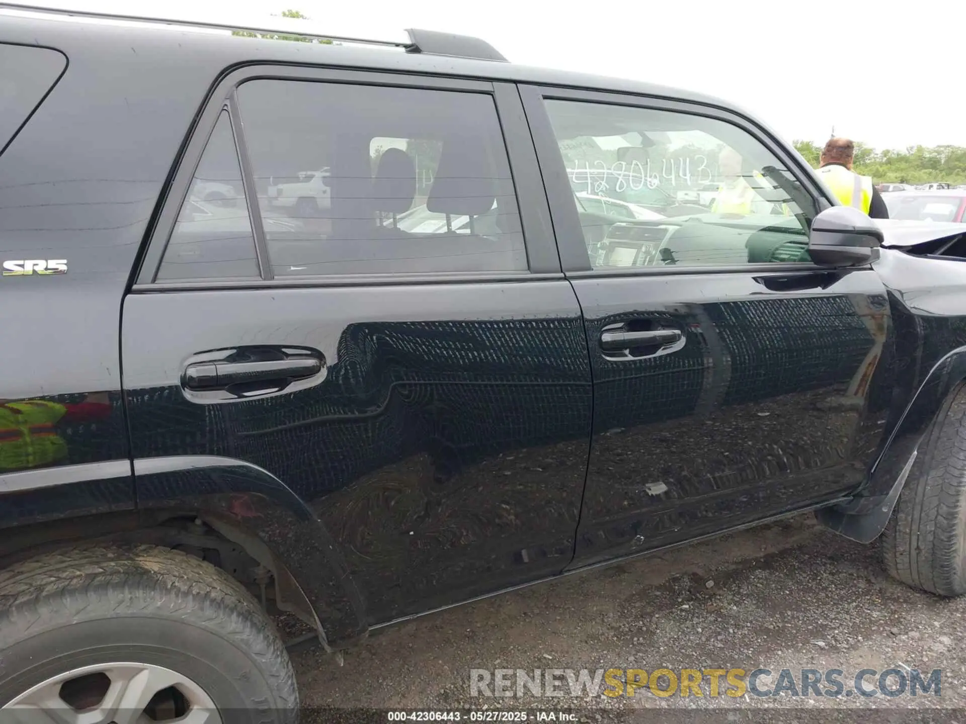 13 Photograph of a damaged car JTEBU5JR2K5666902 TOYOTA 4RUNNER 2019