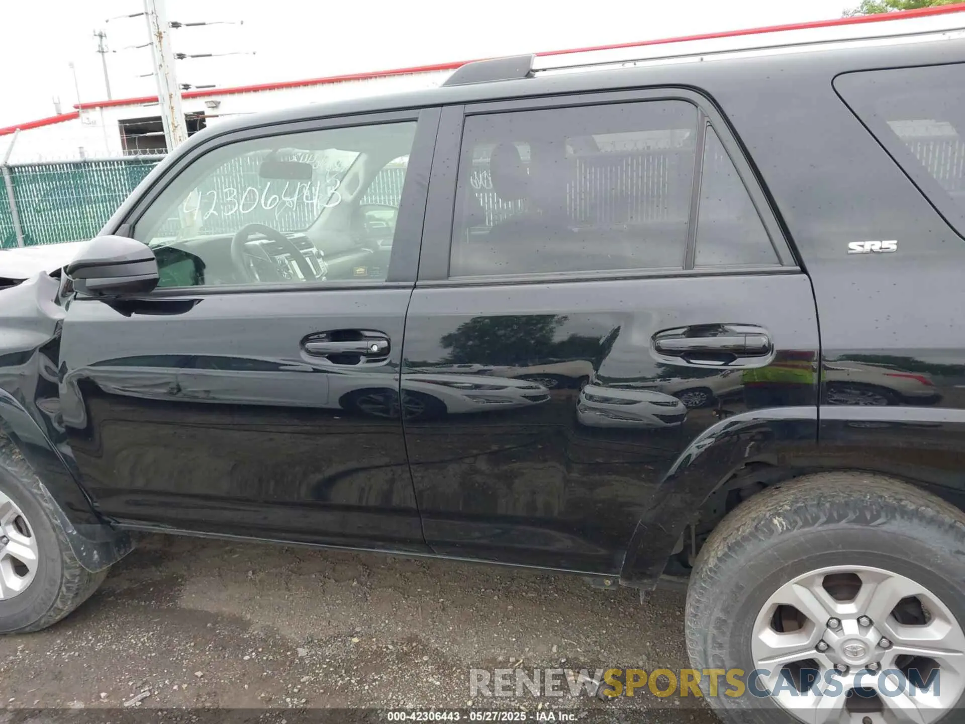14 Photograph of a damaged car JTEBU5JR2K5666902 TOYOTA 4RUNNER 2019