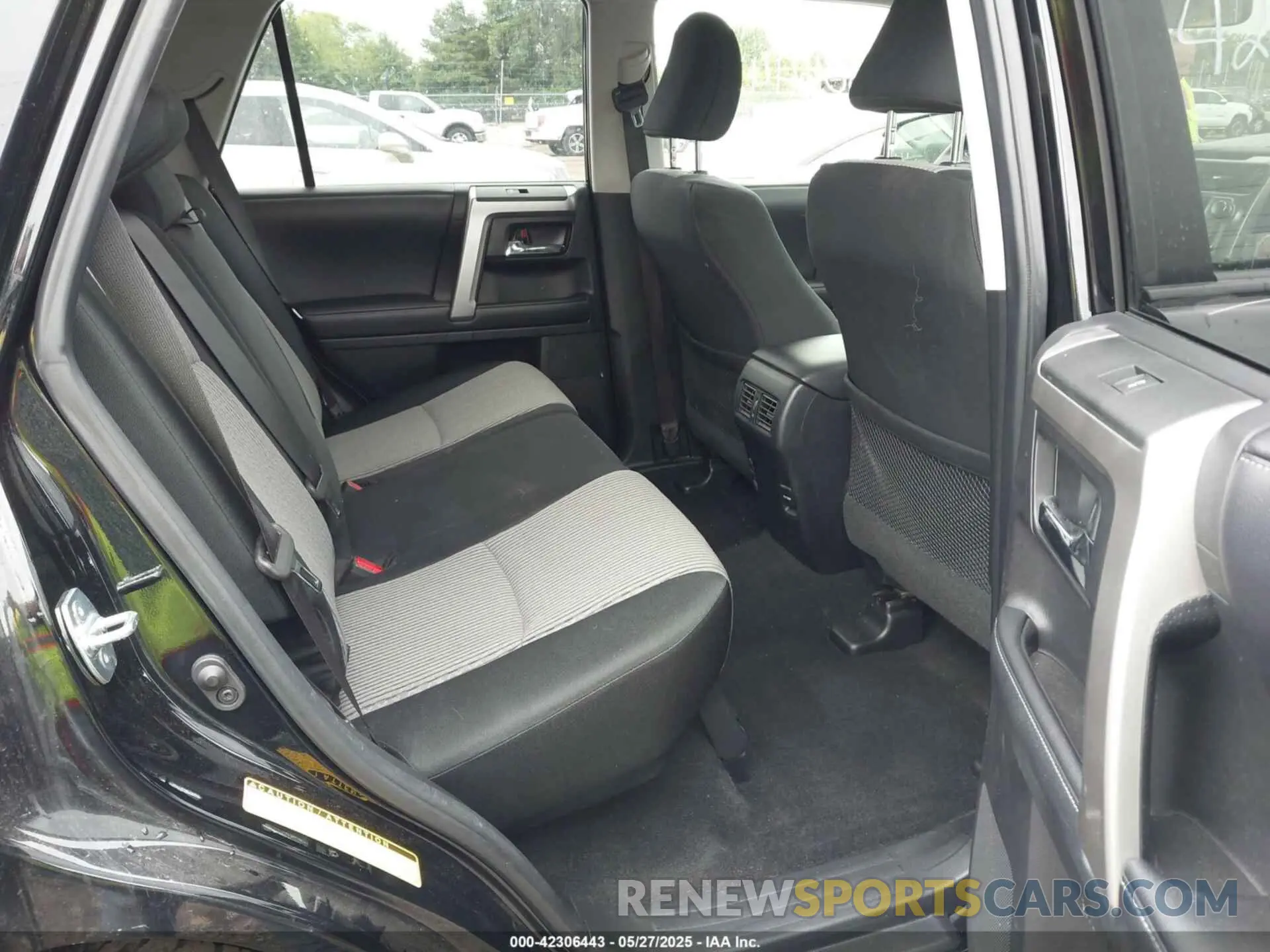 8 Photograph of a damaged car JTEBU5JR2K5666902 TOYOTA 4RUNNER 2019