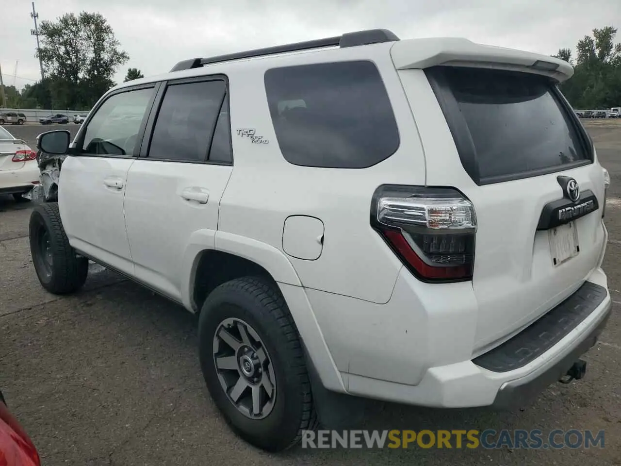 2 Photograph of a damaged car JTEBU5JR2K5669167 TOYOTA 4RUNNER 2019
