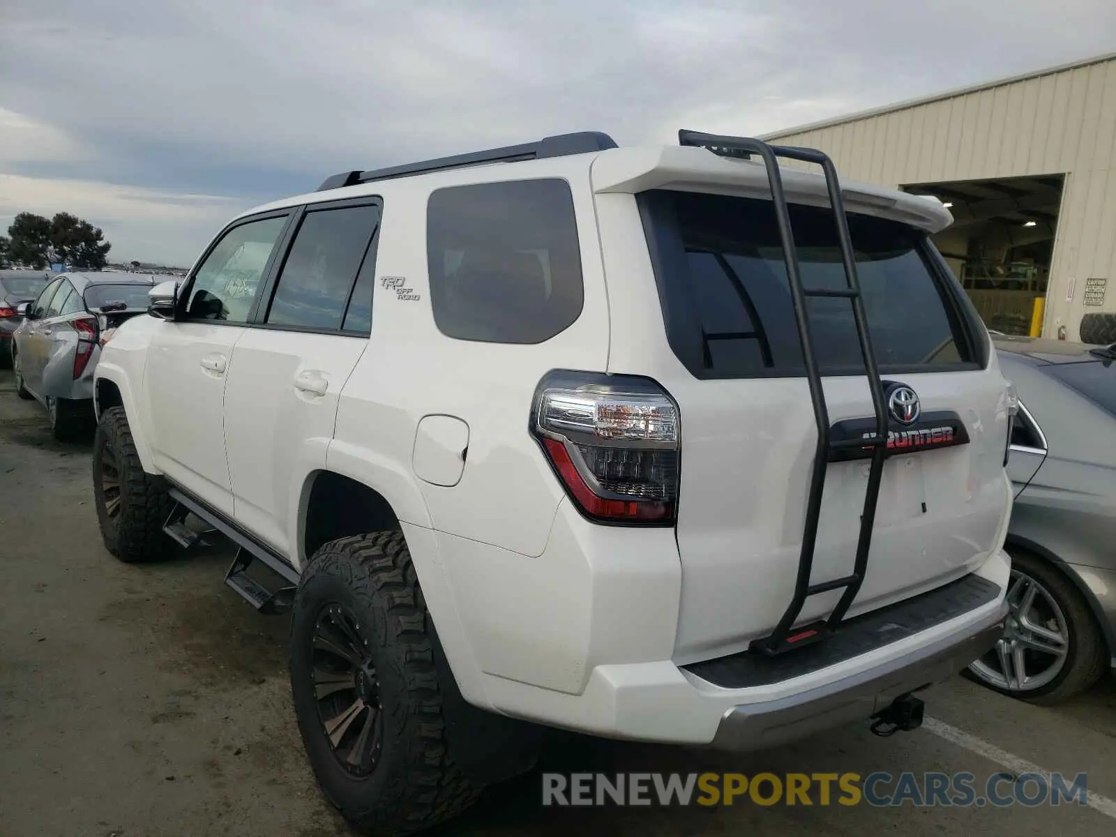 3 Photograph of a damaged car JTEBU5JR2K5696630 TOYOTA 4RUNNER 2019