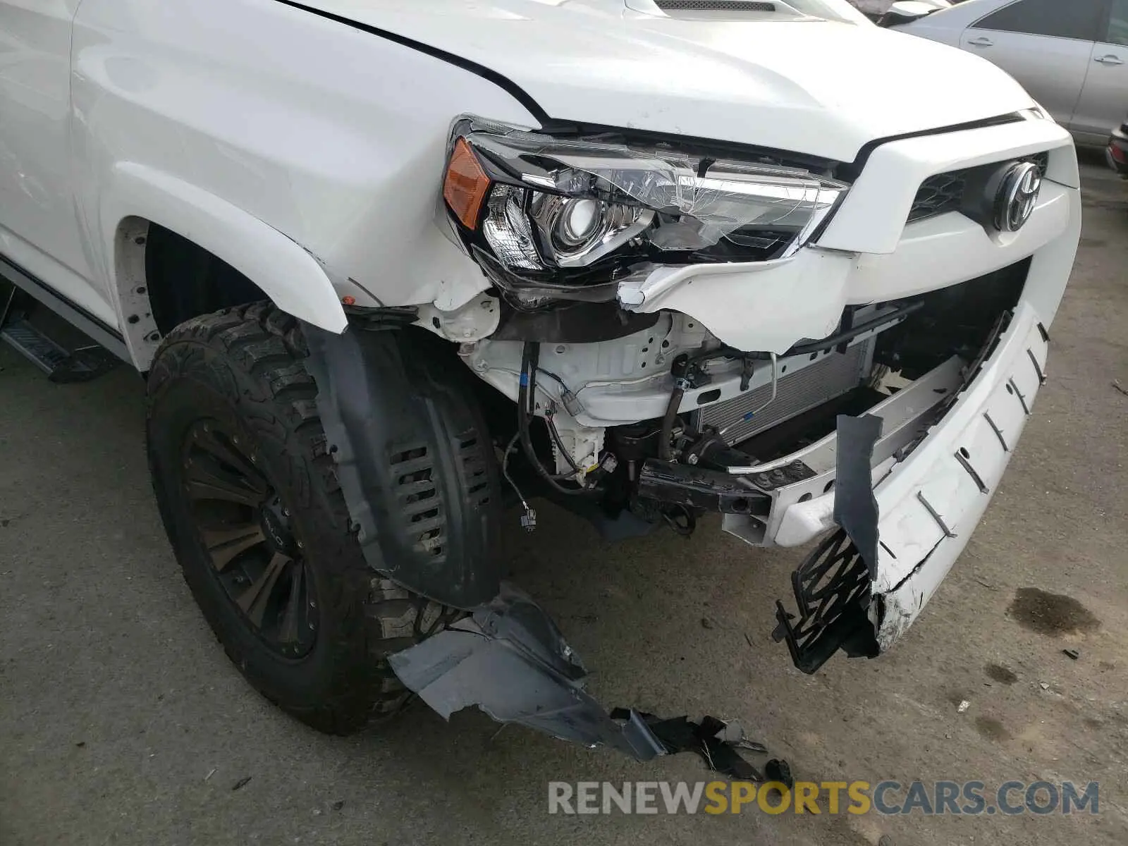 9 Photograph of a damaged car JTEBU5JR2K5696630 TOYOTA 4RUNNER 2019