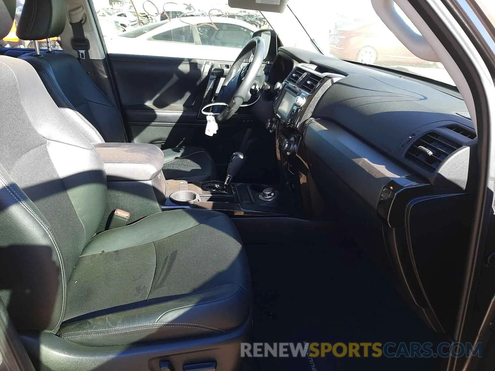 5 Photograph of a damaged car JTEBU5JR2K5702586 TOYOTA 4RUNNER 2019
