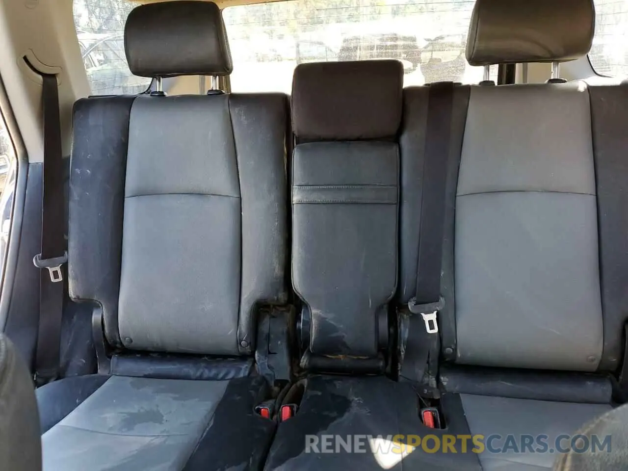 10 Photograph of a damaged car JTEBU5JR2K5729349 TOYOTA 4RUNNER 2019