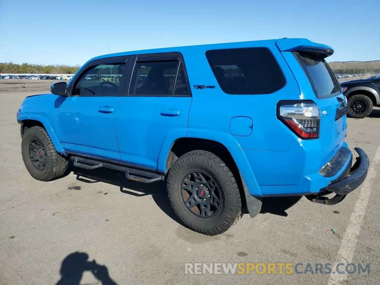 2 Photograph of a damaged car JTEBU5JR3K5654662 TOYOTA 4RUNNER 2019