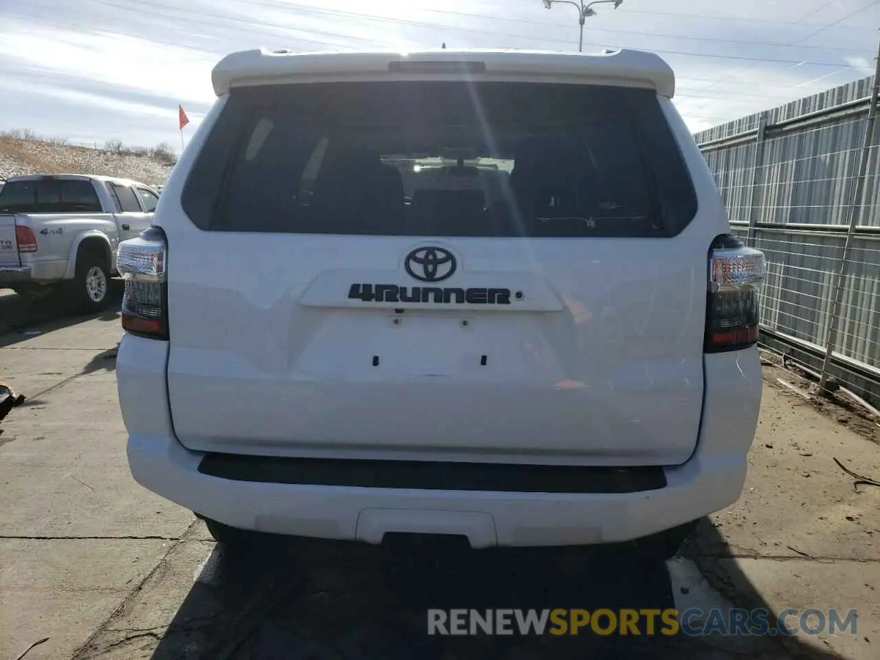 6 Фотография поврежденного автомобиля JTEBU5JR3K5728601 TOYOTA 4RUNNER 2019