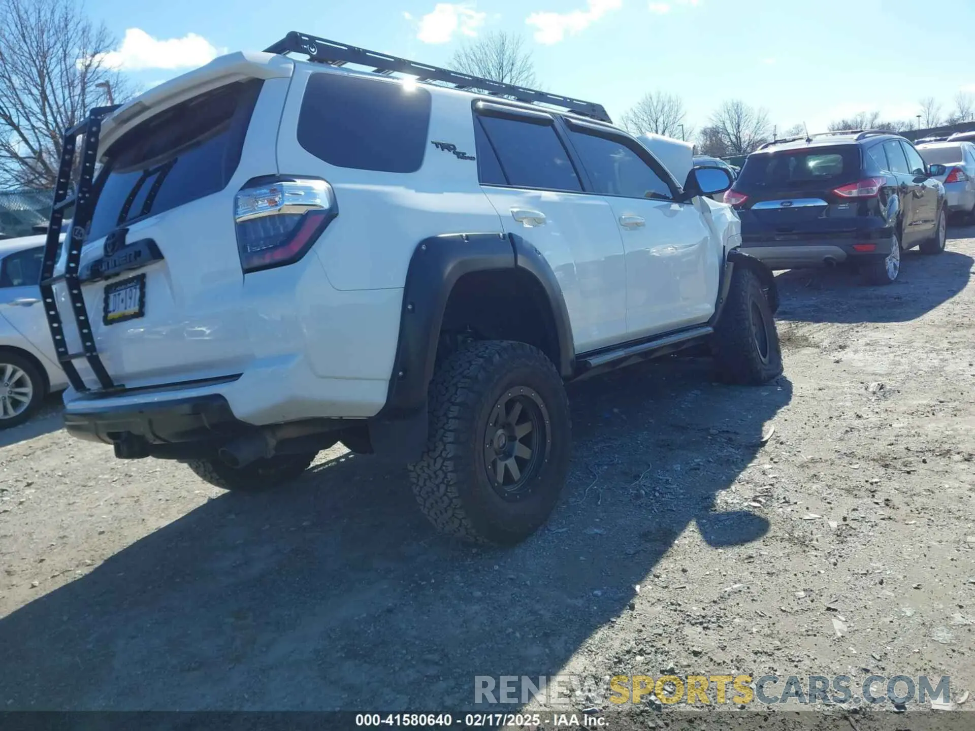 4 Фотография поврежденного автомобиля JTEBU5JR3K5729621 TOYOTA 4RUNNER 2019