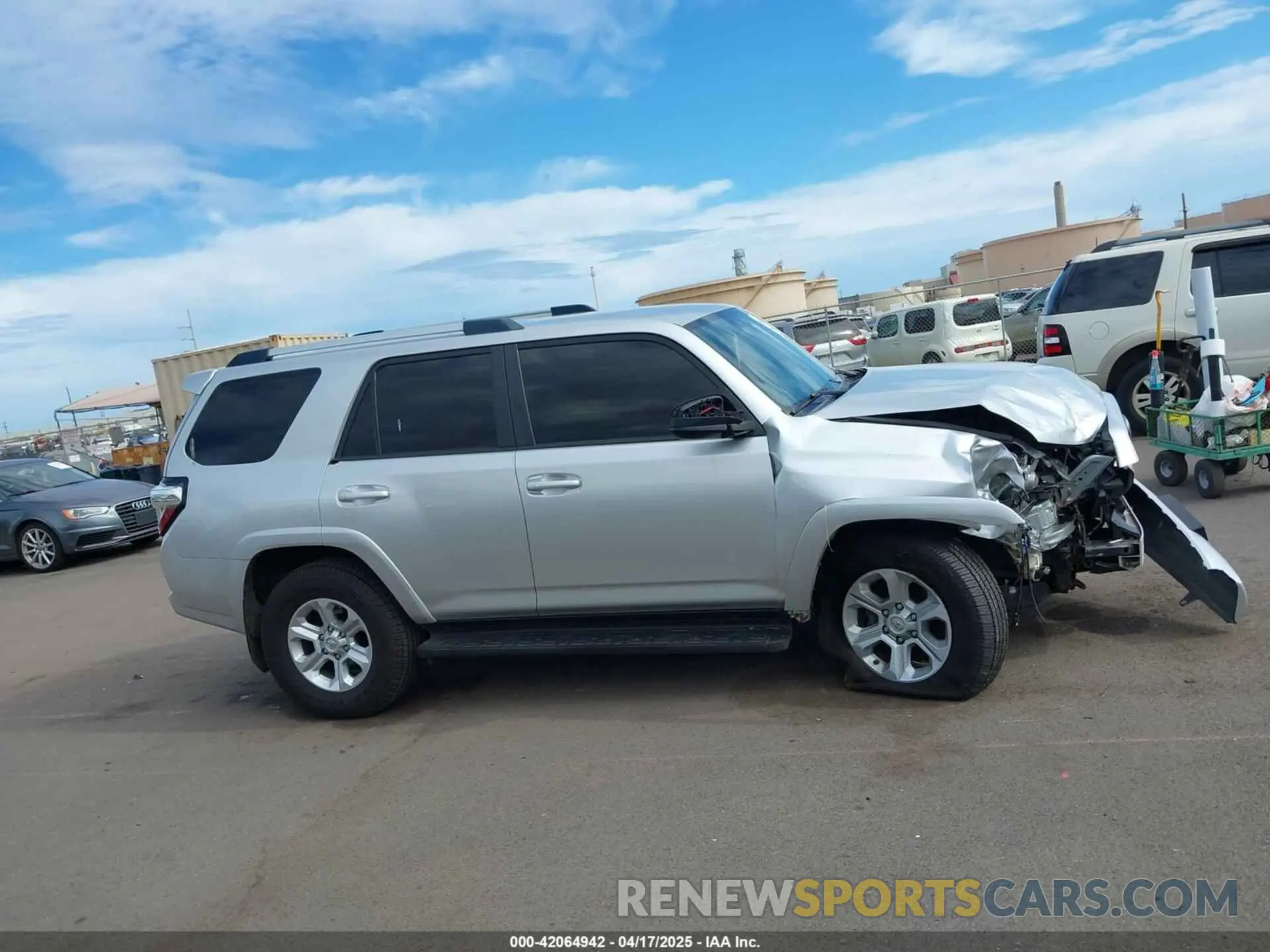 14 Photograph of a damaged car JTEBU5JR4K5632833 TOYOTA 4RUNNER 2019