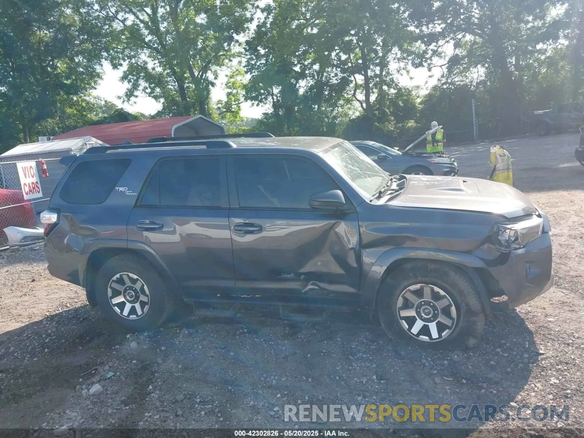 13 Photograph of a damaged car JTEBU5JR4K5655481 TOYOTA 4RUNNER 2019