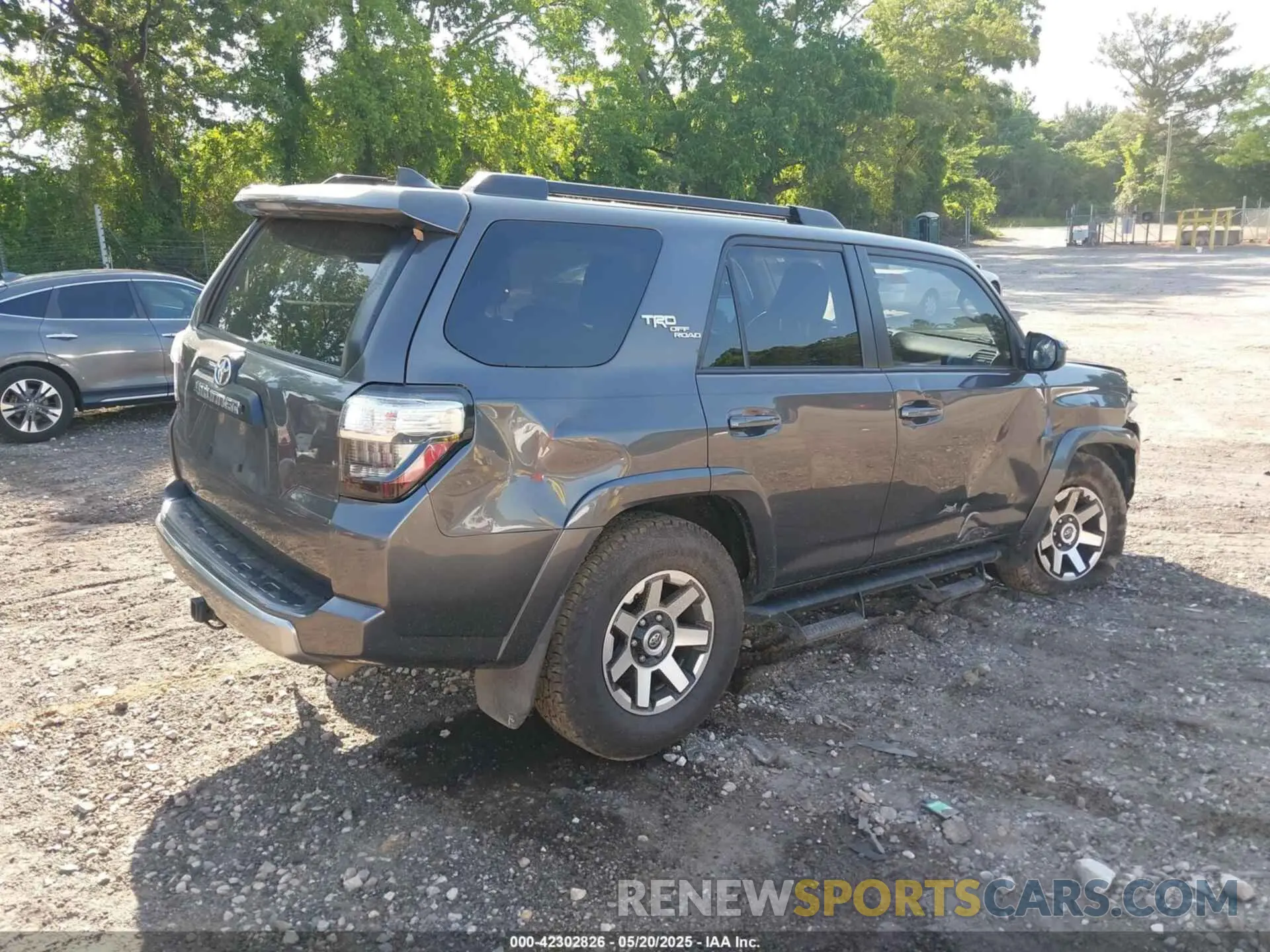 4 Photograph of a damaged car JTEBU5JR4K5655481 TOYOTA 4RUNNER 2019