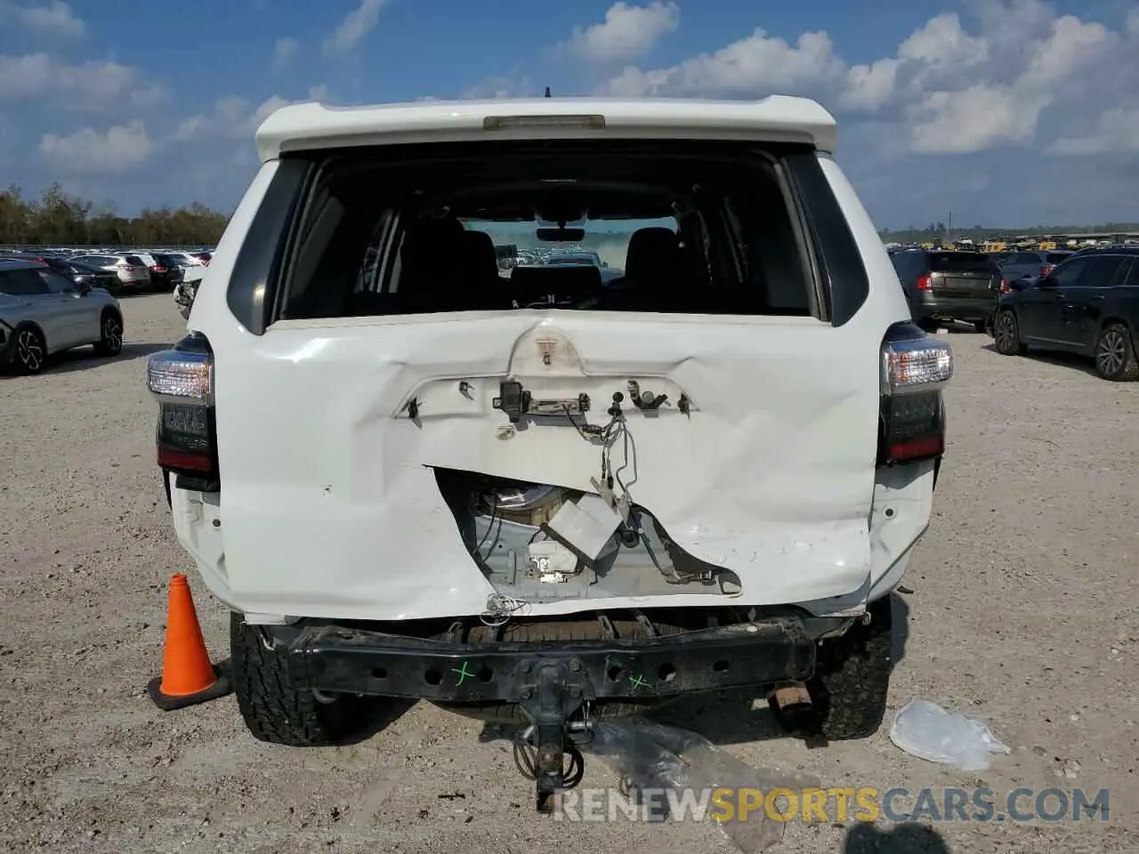 6 Фотография поврежденного автомобиля JTEBU5JR4K5658672 TOYOTA 4RUNNER 2019