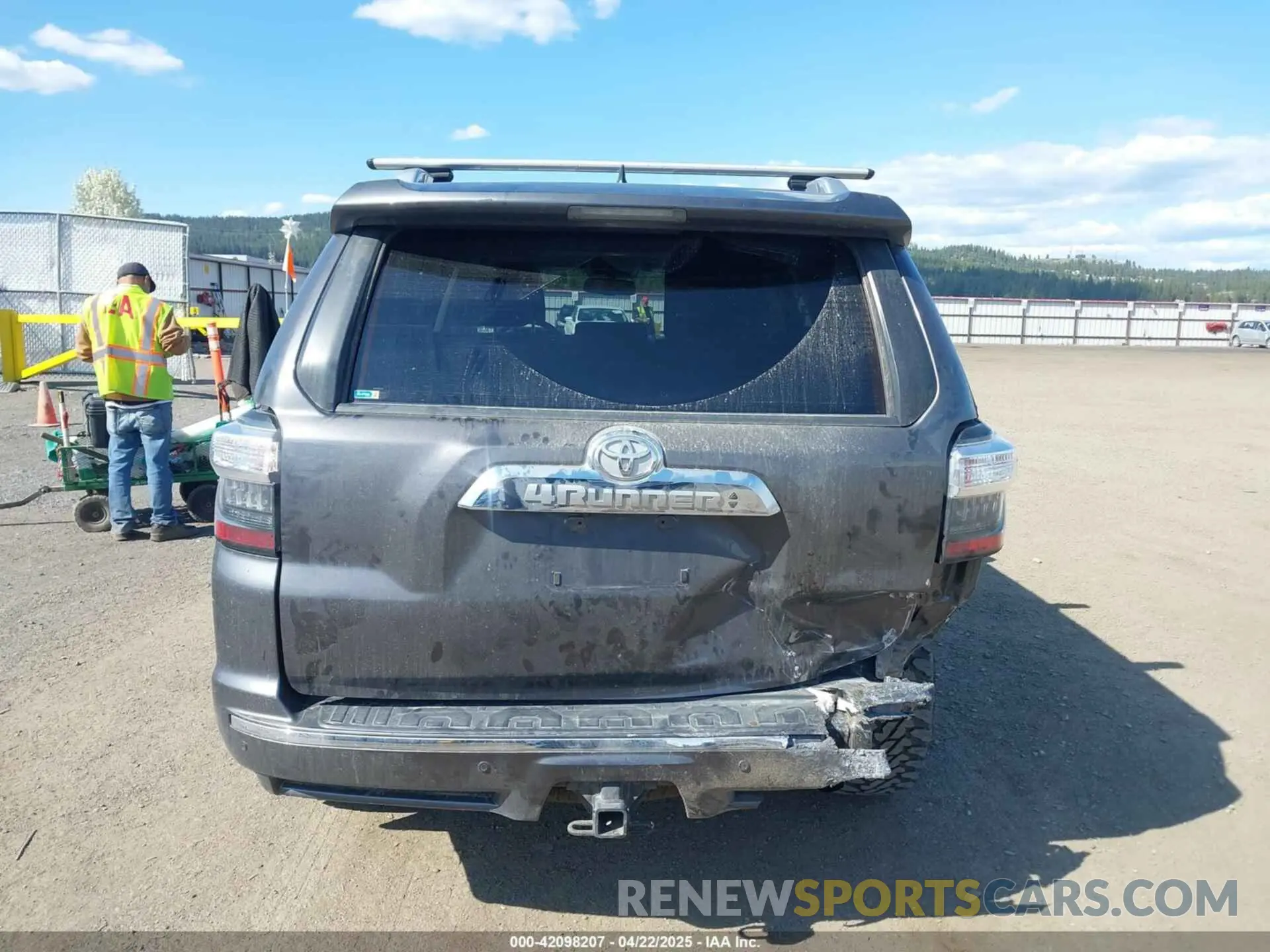 17 Фотография поврежденного автомобиля JTEBU5JR4K5676153 TOYOTA 4RUNNER 2019